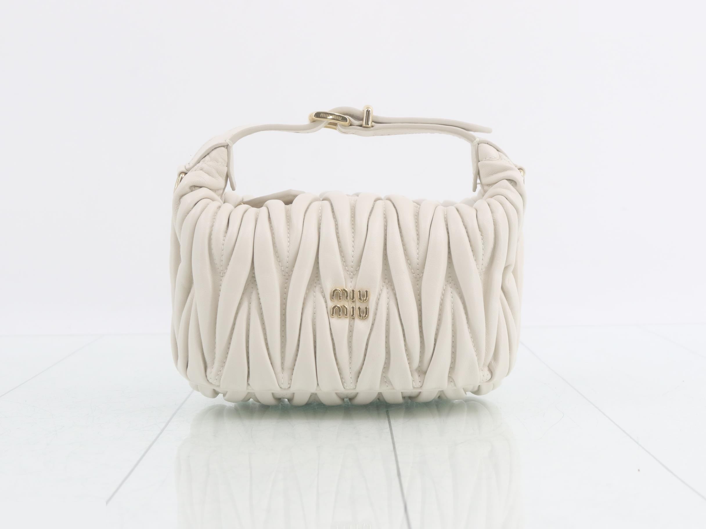 Matelassé shoulder bag, unused.