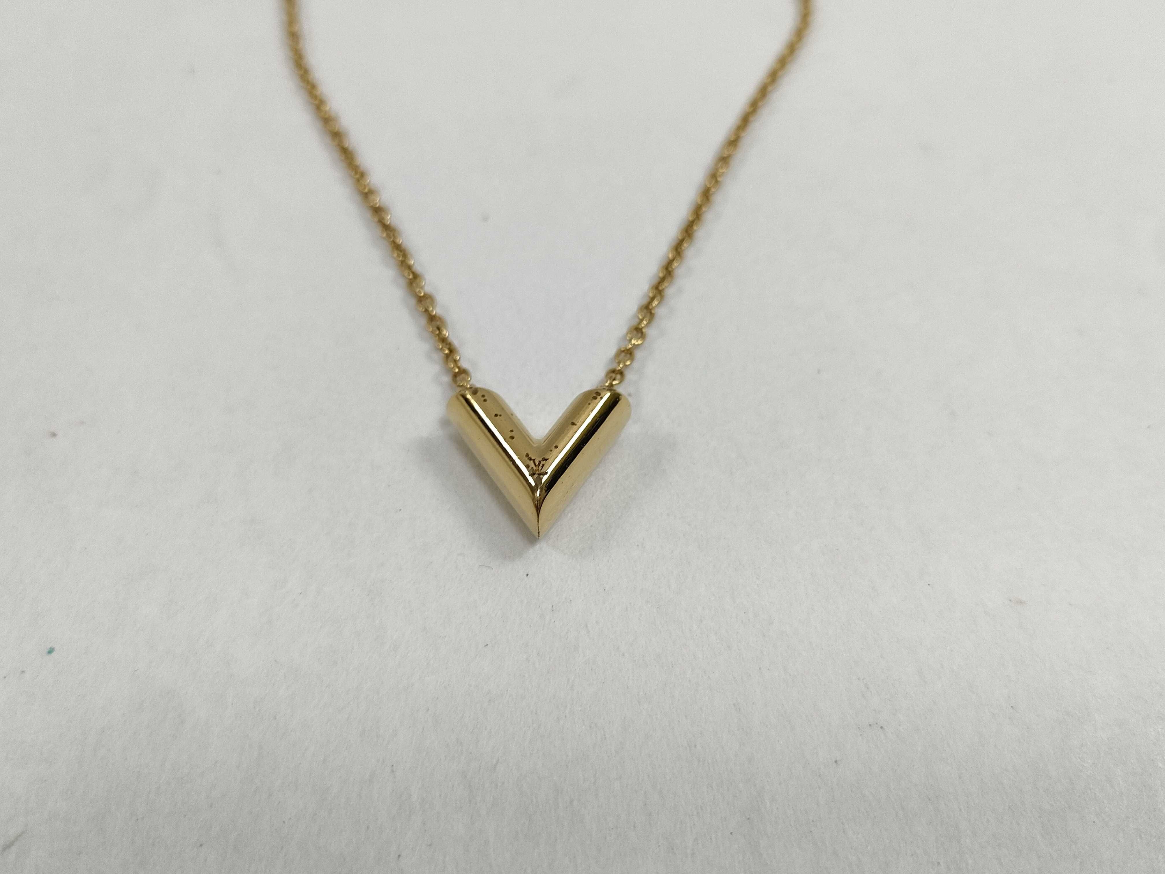 Essential V Accessory Necklace