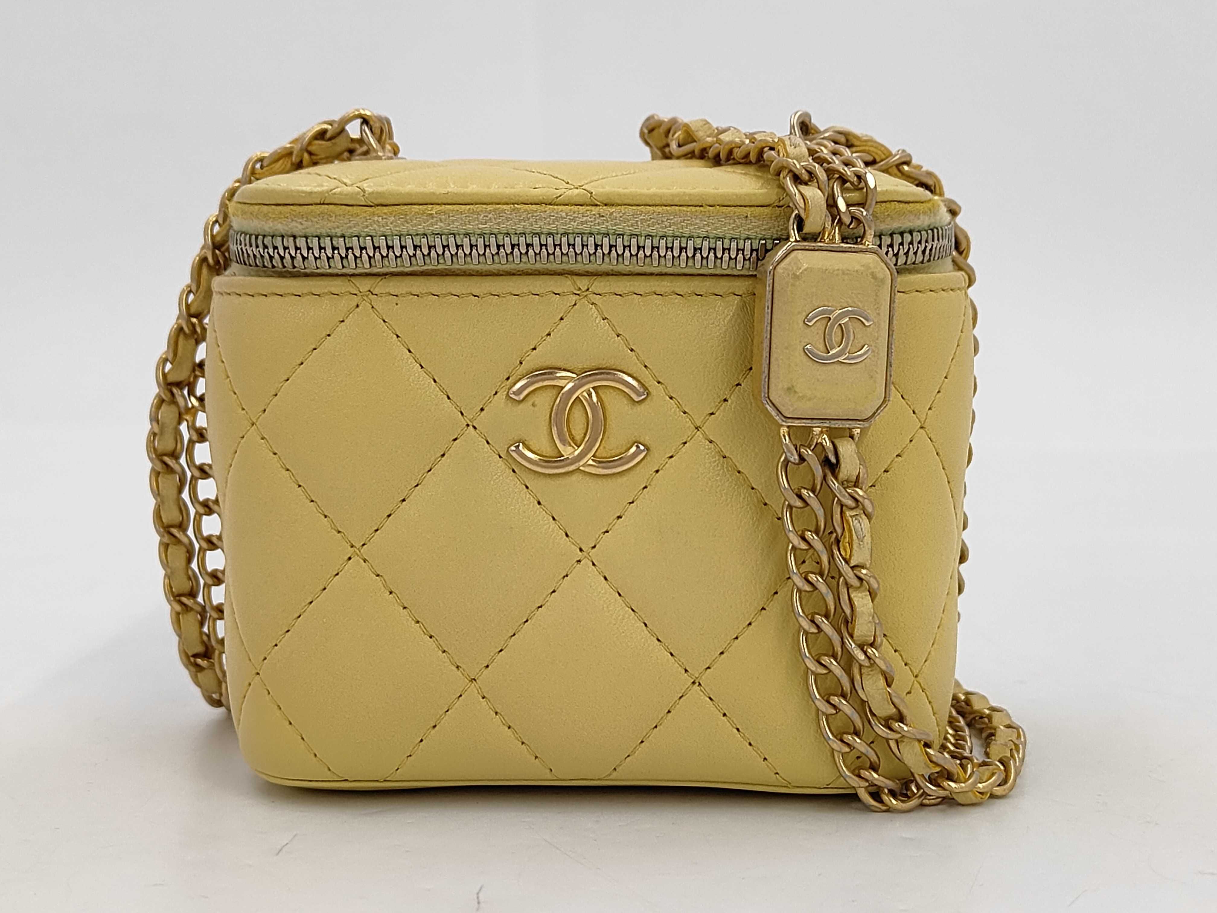 Matelassé Box Chain Shoulder Bag
