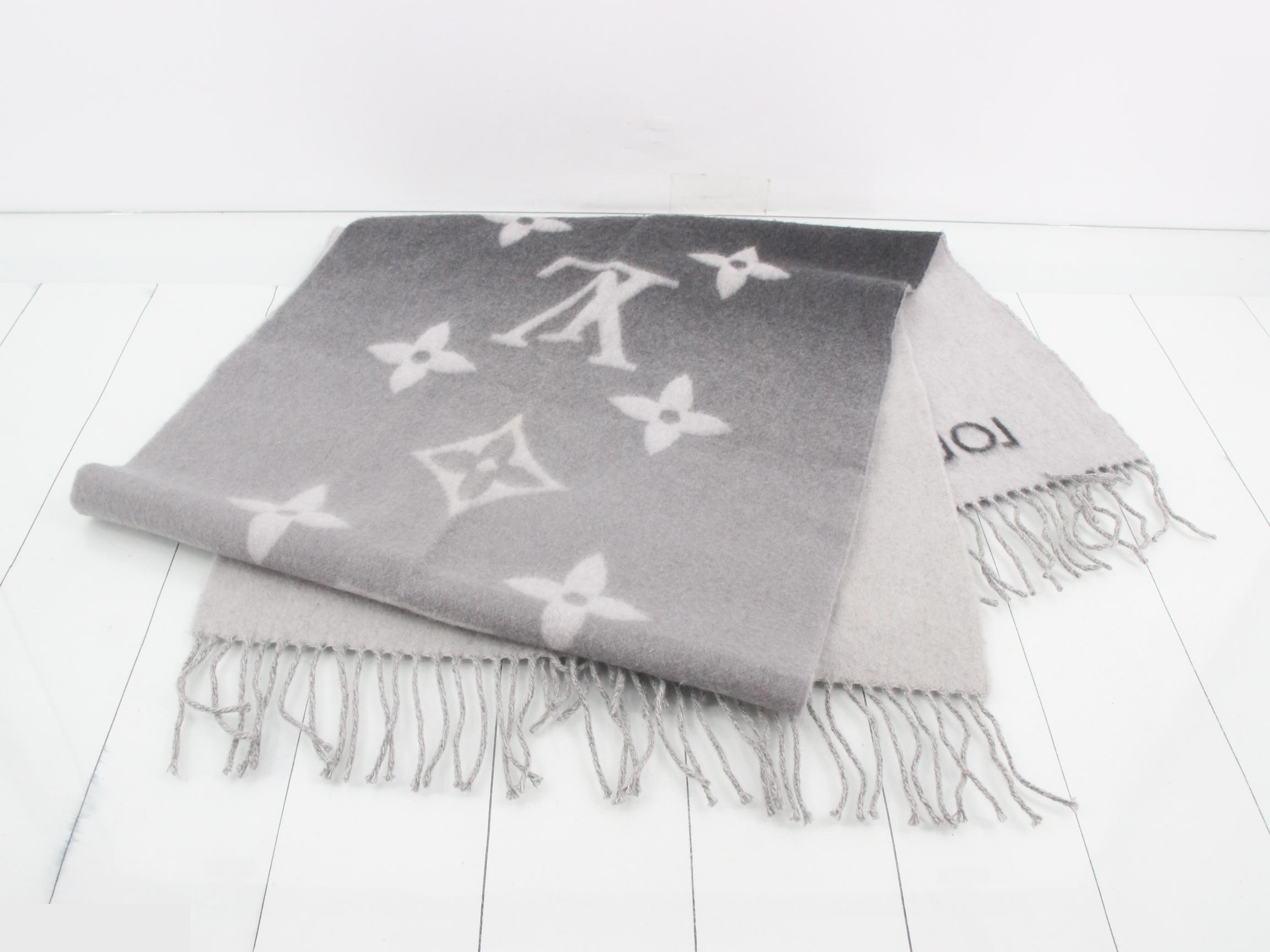 Monogram stole, with tag, gray. — view 3