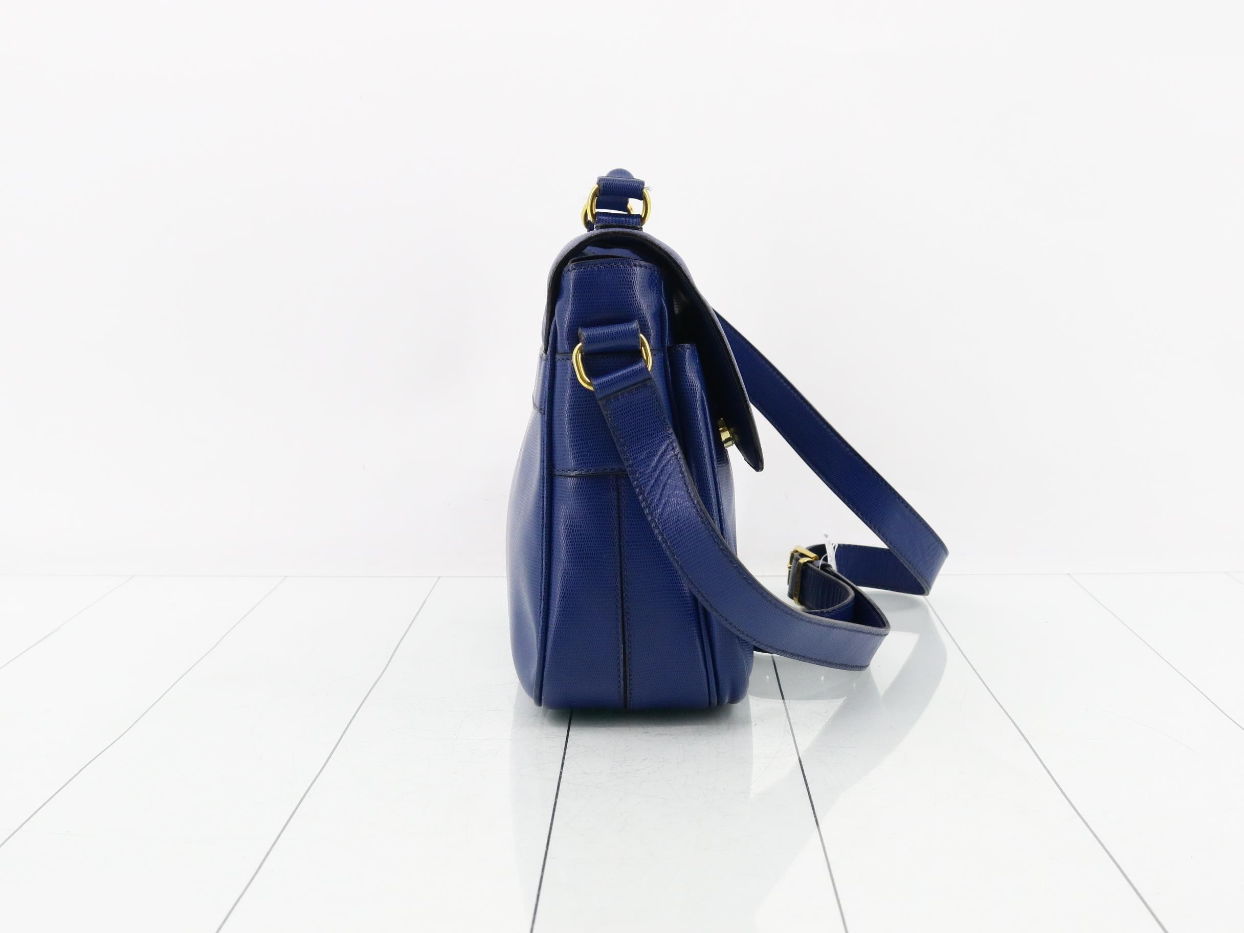 Circle logo, one handle, crossbody, 2-way leather bag/blue, GP hardware. — view 4