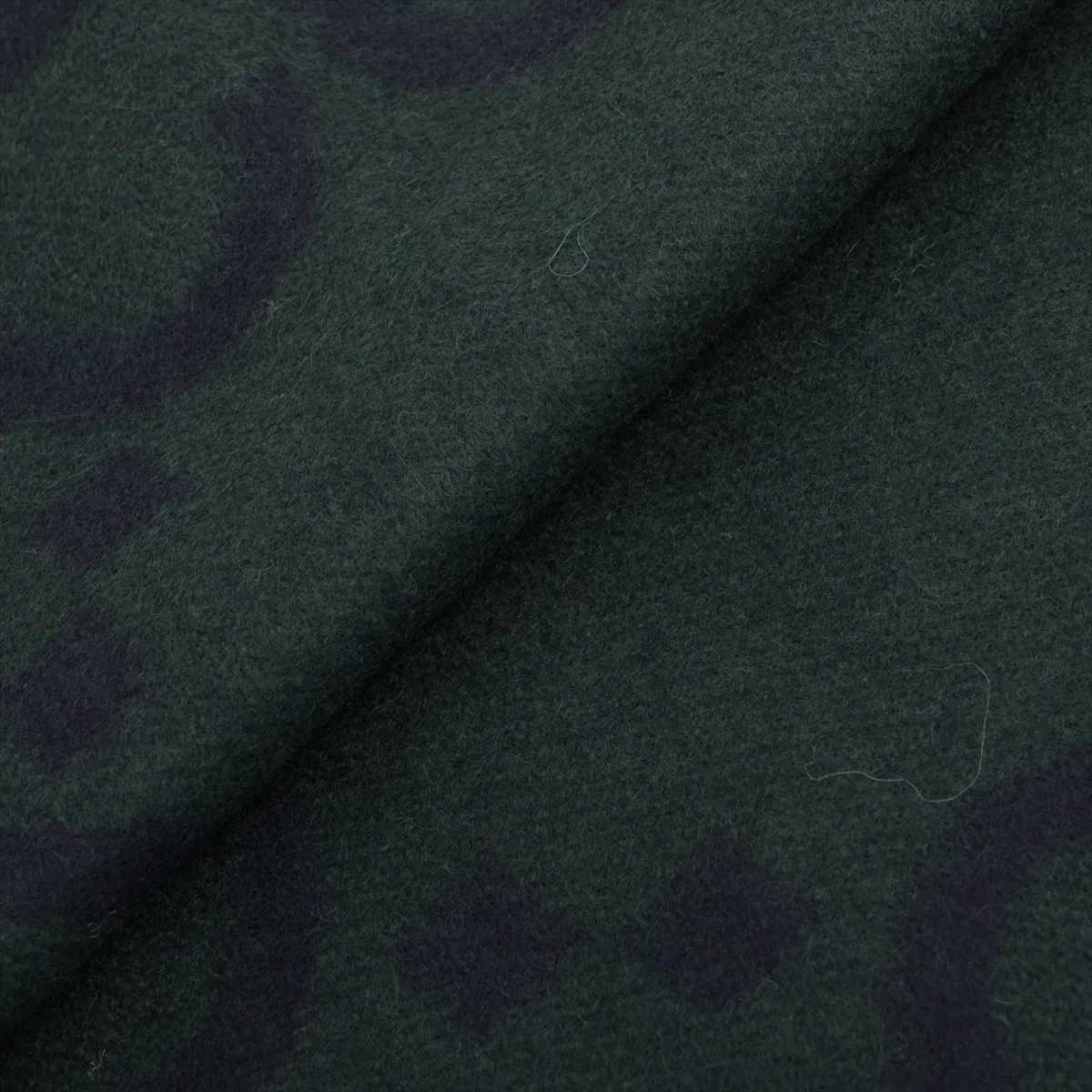674275 GG Scarf, Cashmere, Green, Some wear and pilling. — view 2