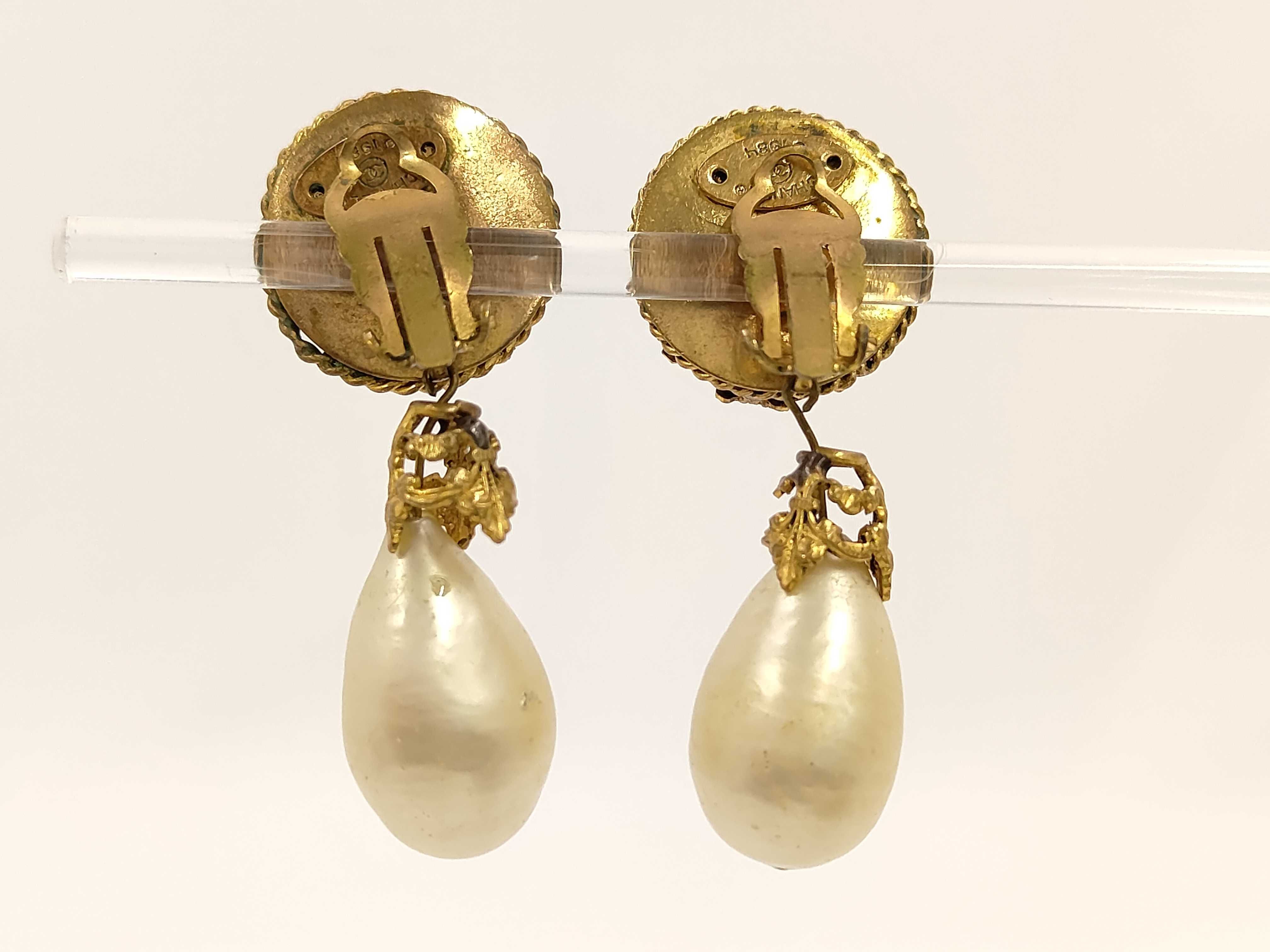 engraved plate Gripoix pearl swing earrings — view 2