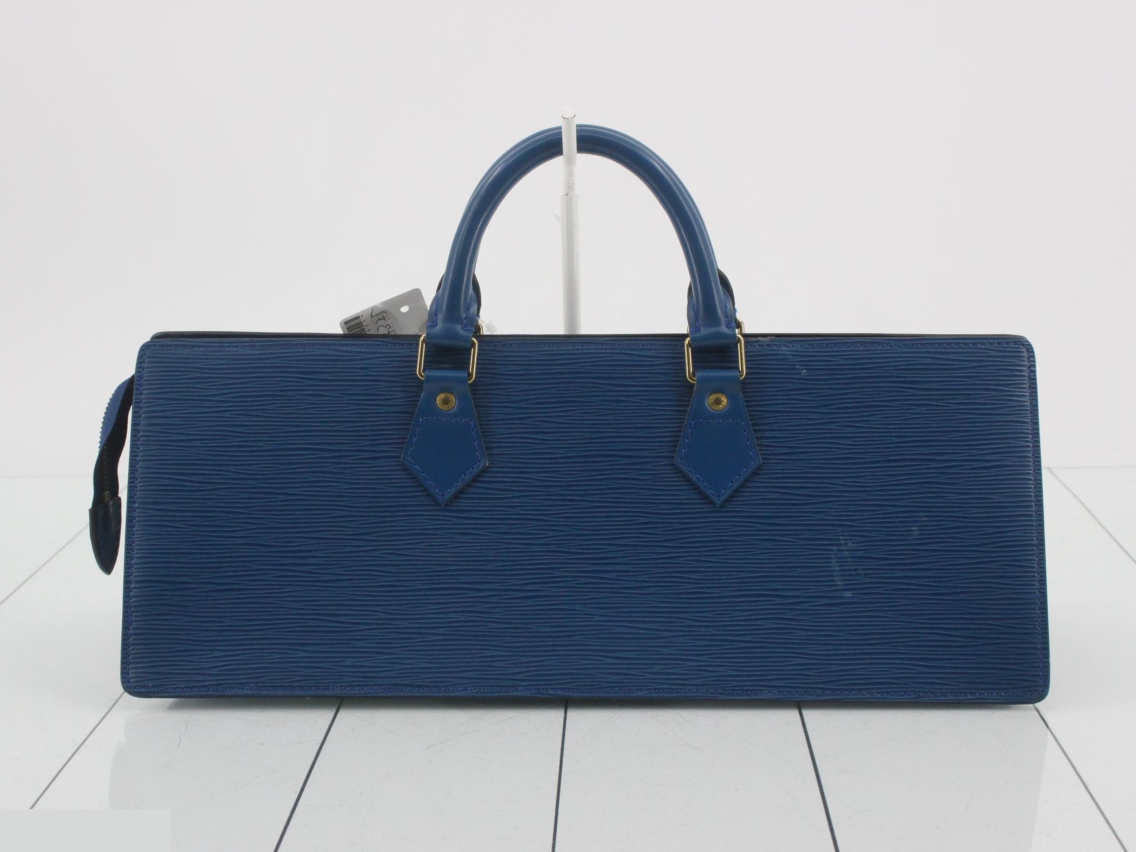 Handbag, Sac Triangle, Epi leather, Toledo Blue, M52095 — view 2