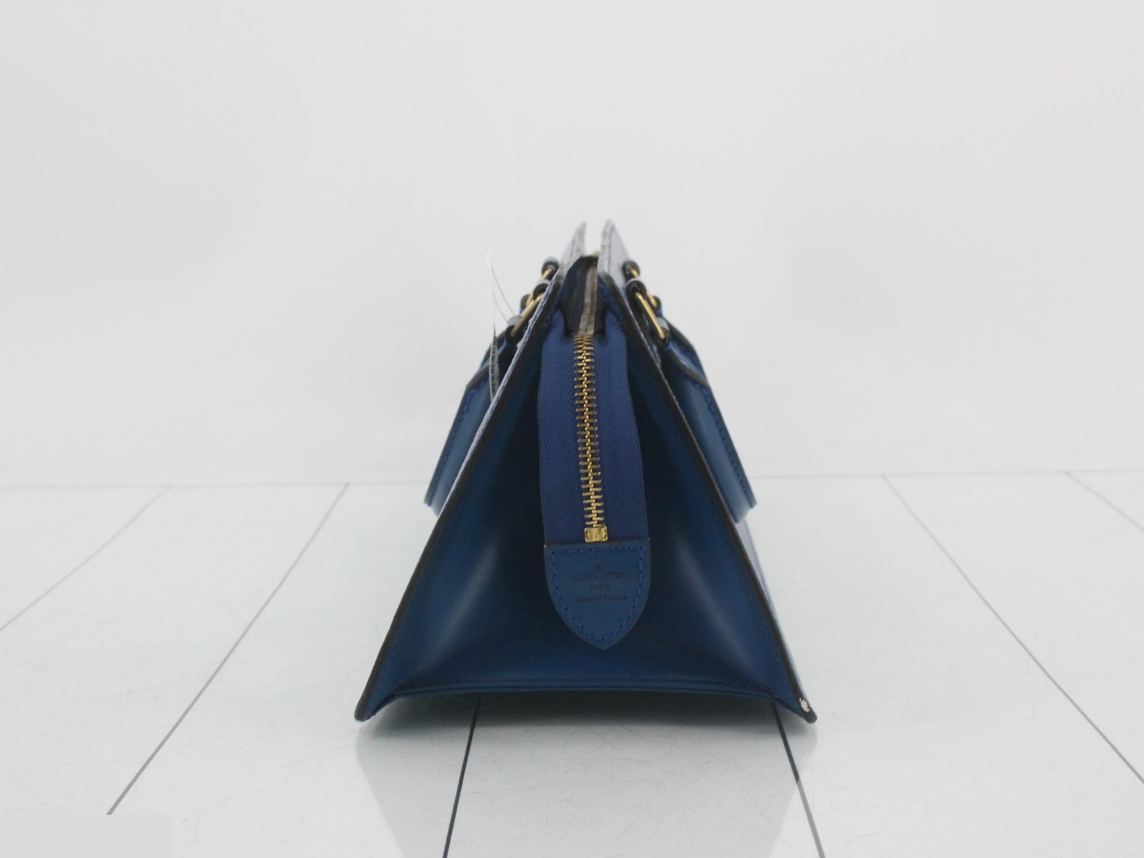 Handbag, Sac Triangle, Epi leather, Toledo Blue, M52095 — view 3