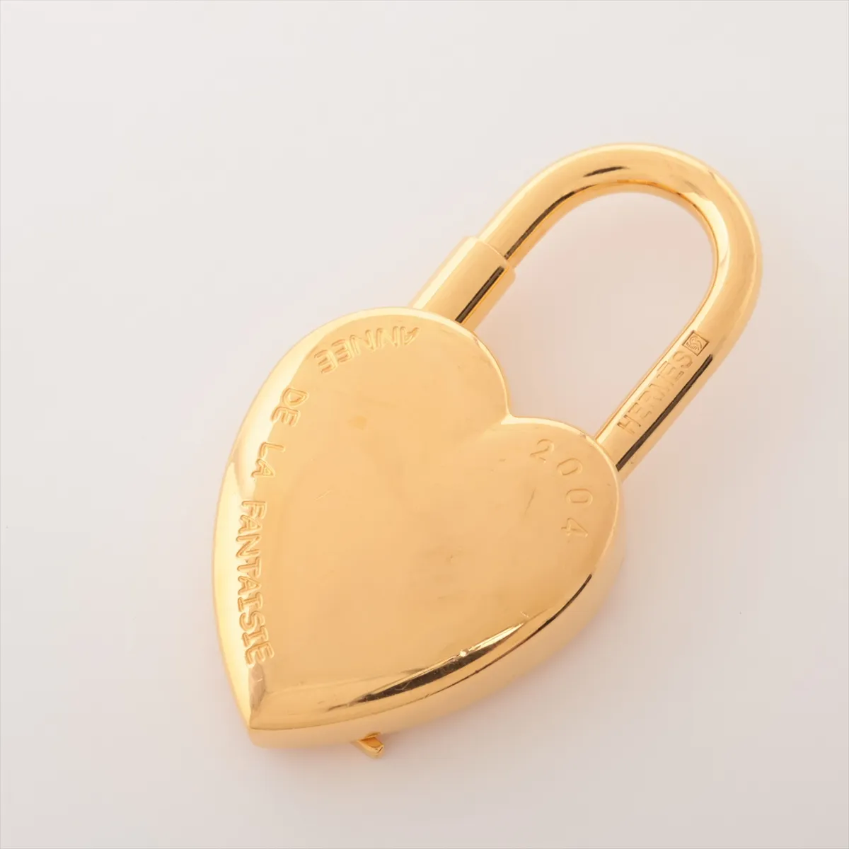 2004 ANNEE DE LA FANTAISIE Fantasy Heart Charm GP Gold - dents, — view 2