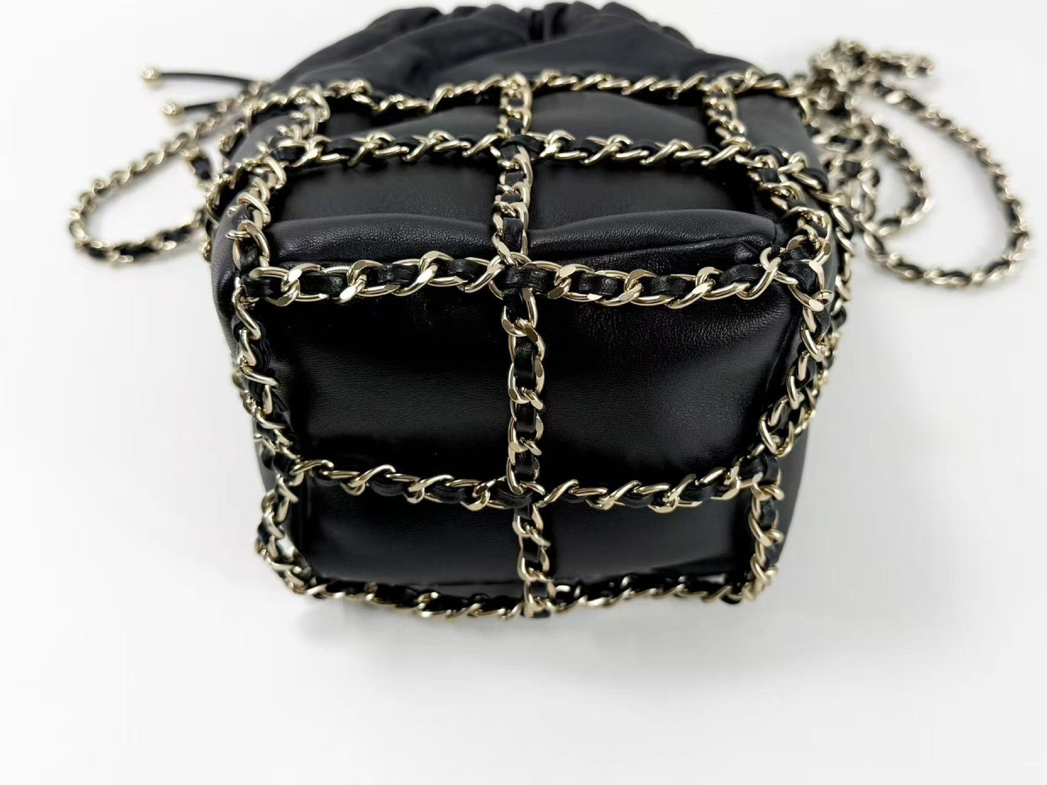 stored item, black drawstring bag, W(bottom) 12cm/H18cm/D11cm approx., serial number in the 30s, with G card, booklet, dust bag, and sticker. Gold hardware, shoulder bag, 30708931, in excellent condition. A shoulder bag. — view 11