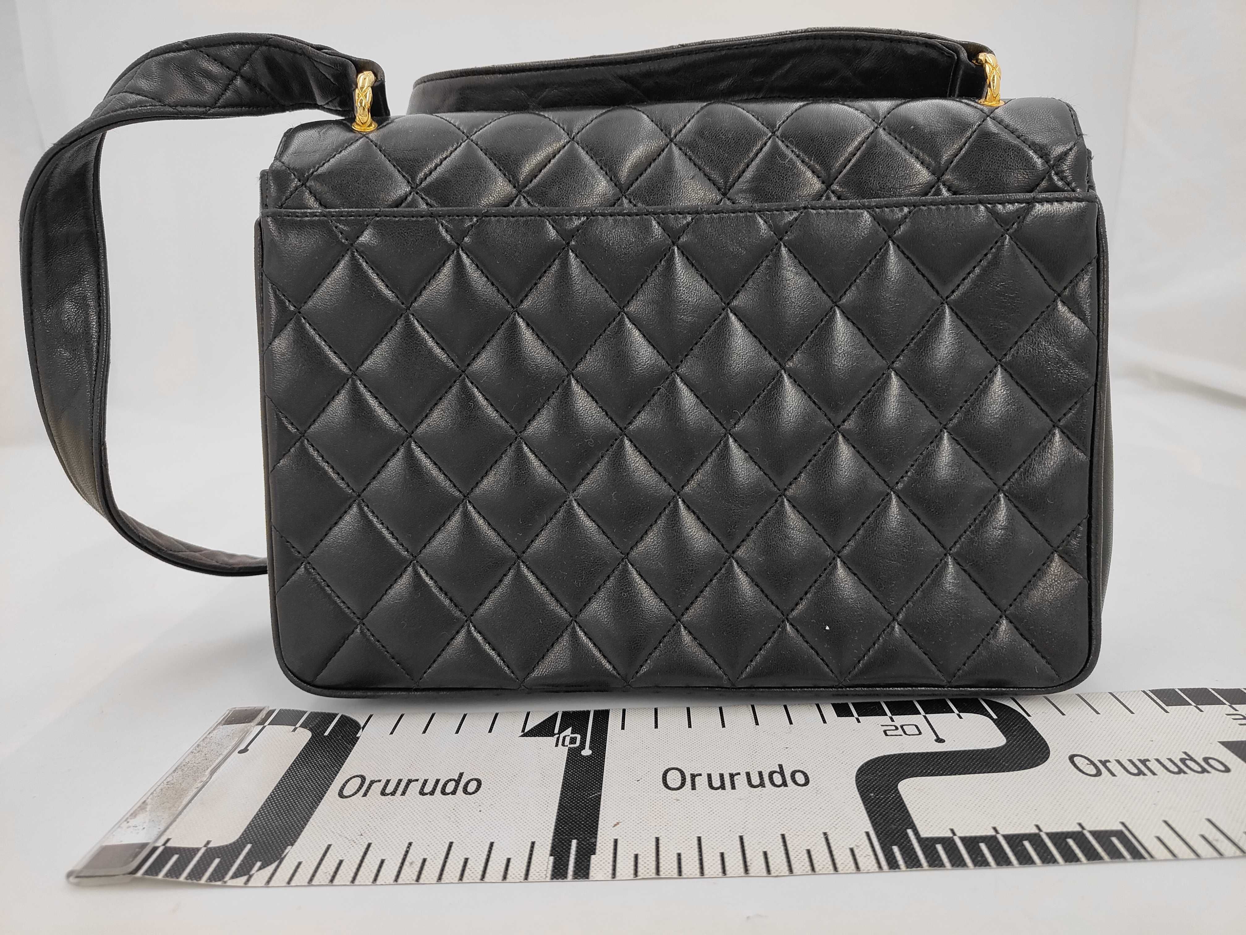 Matelassé Chanel Shoulder Bag 2577275 Bag — view 2