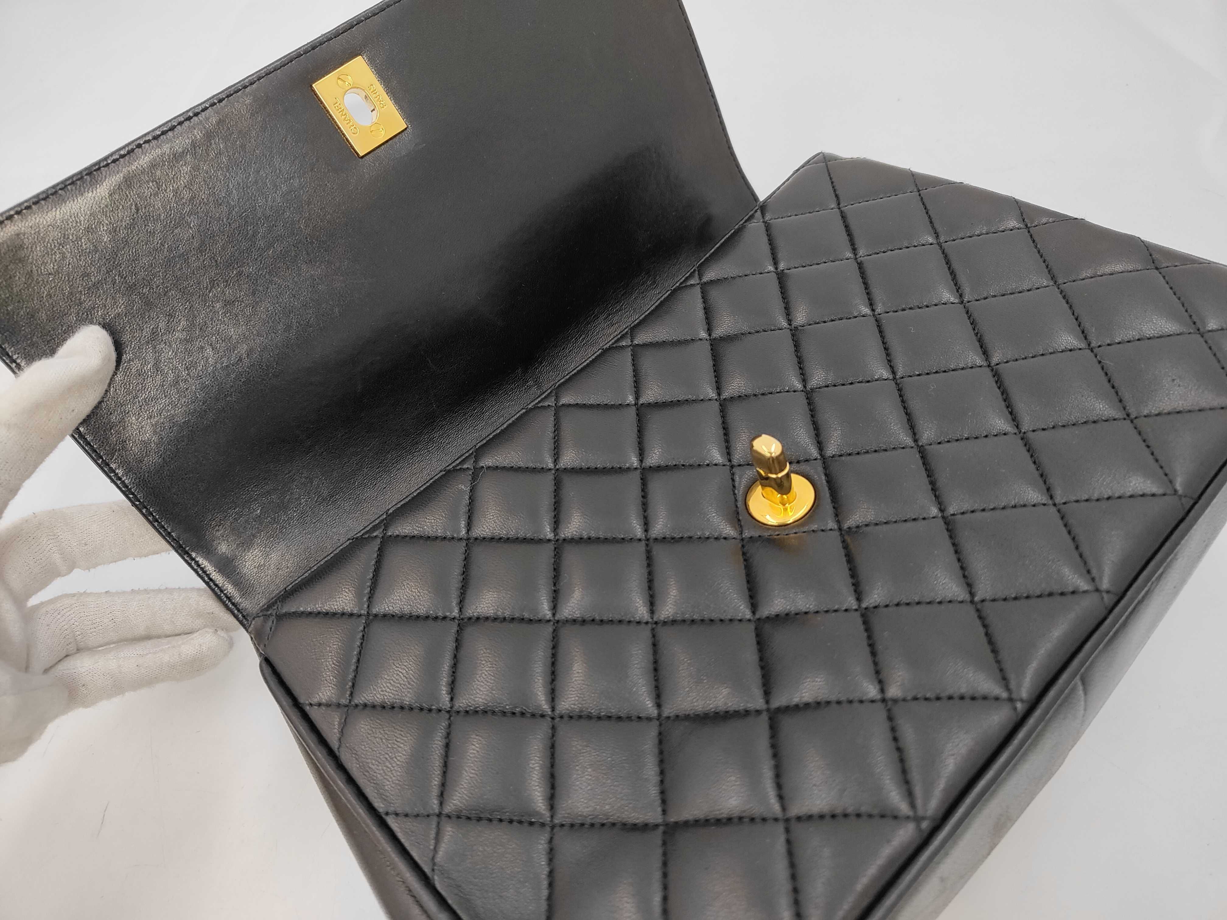 Matelassé Chanel Shoulder Bag 2577275 Bag — view 8
