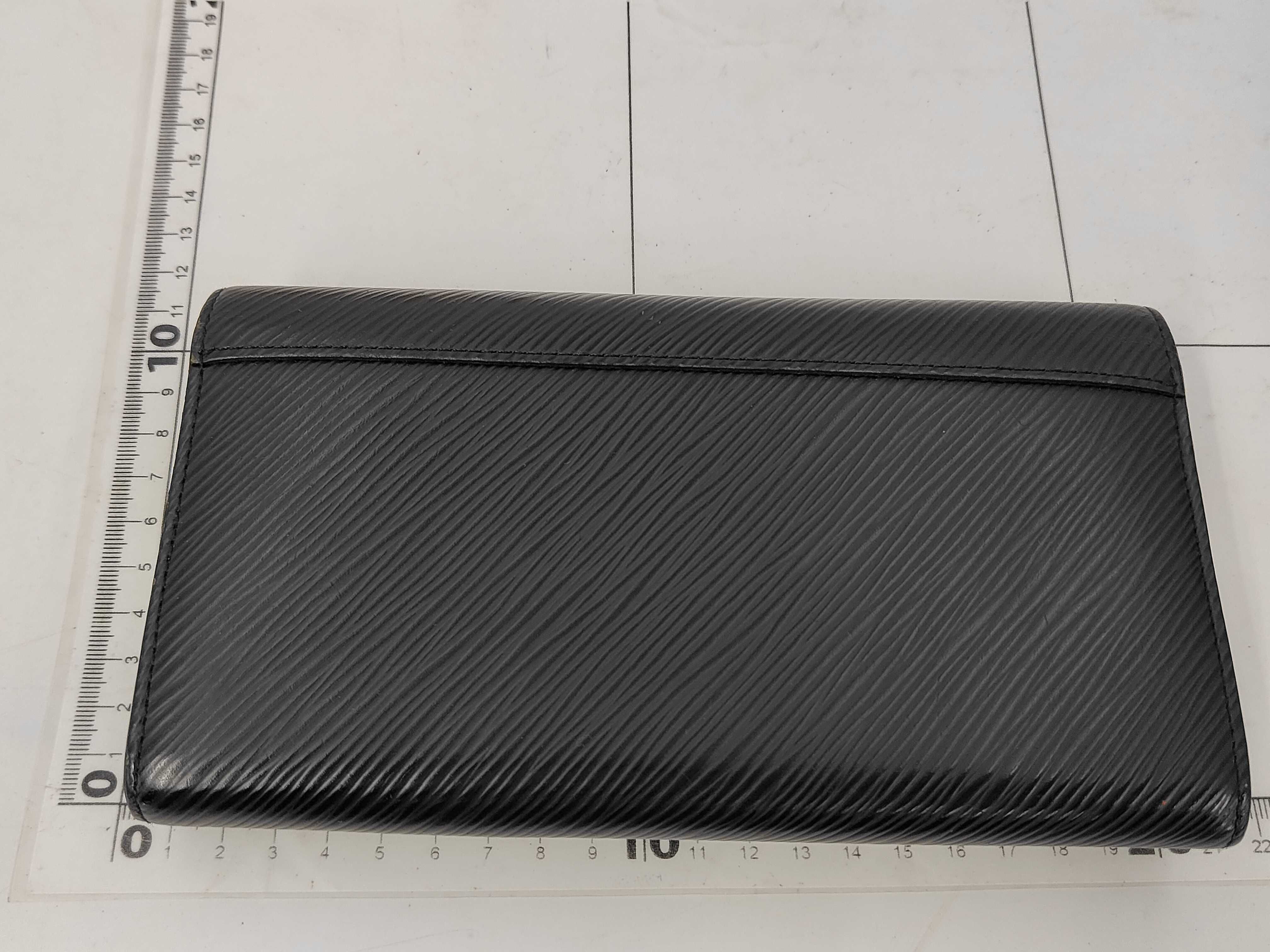 Epi Louis Vuitton Epi Portefeuille Twist Noir TN2139 Wallet — view 2