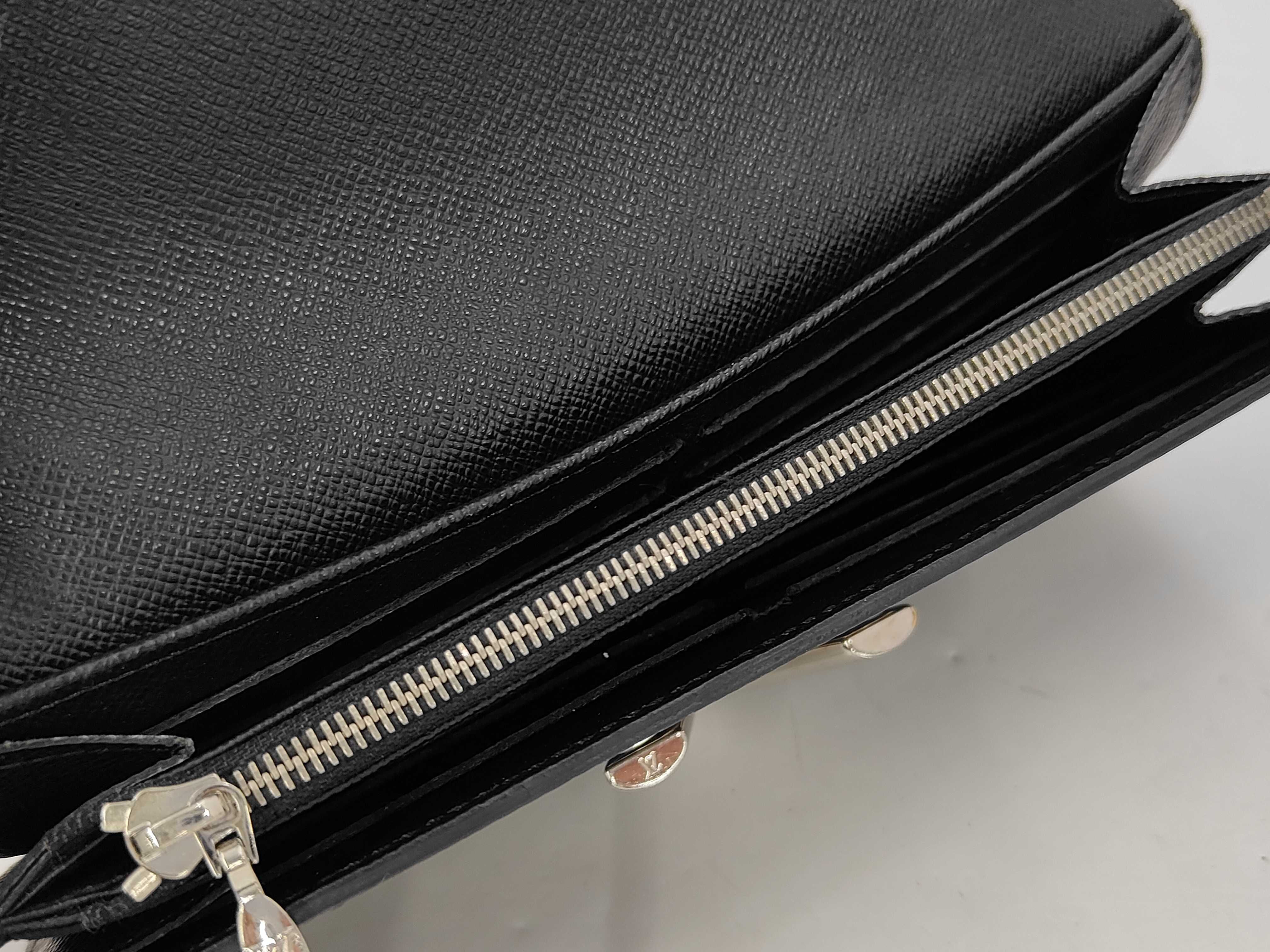 Epi Louis Vuitton Epi Portefeuille Twist Noir TN2139 Wallet — view 4