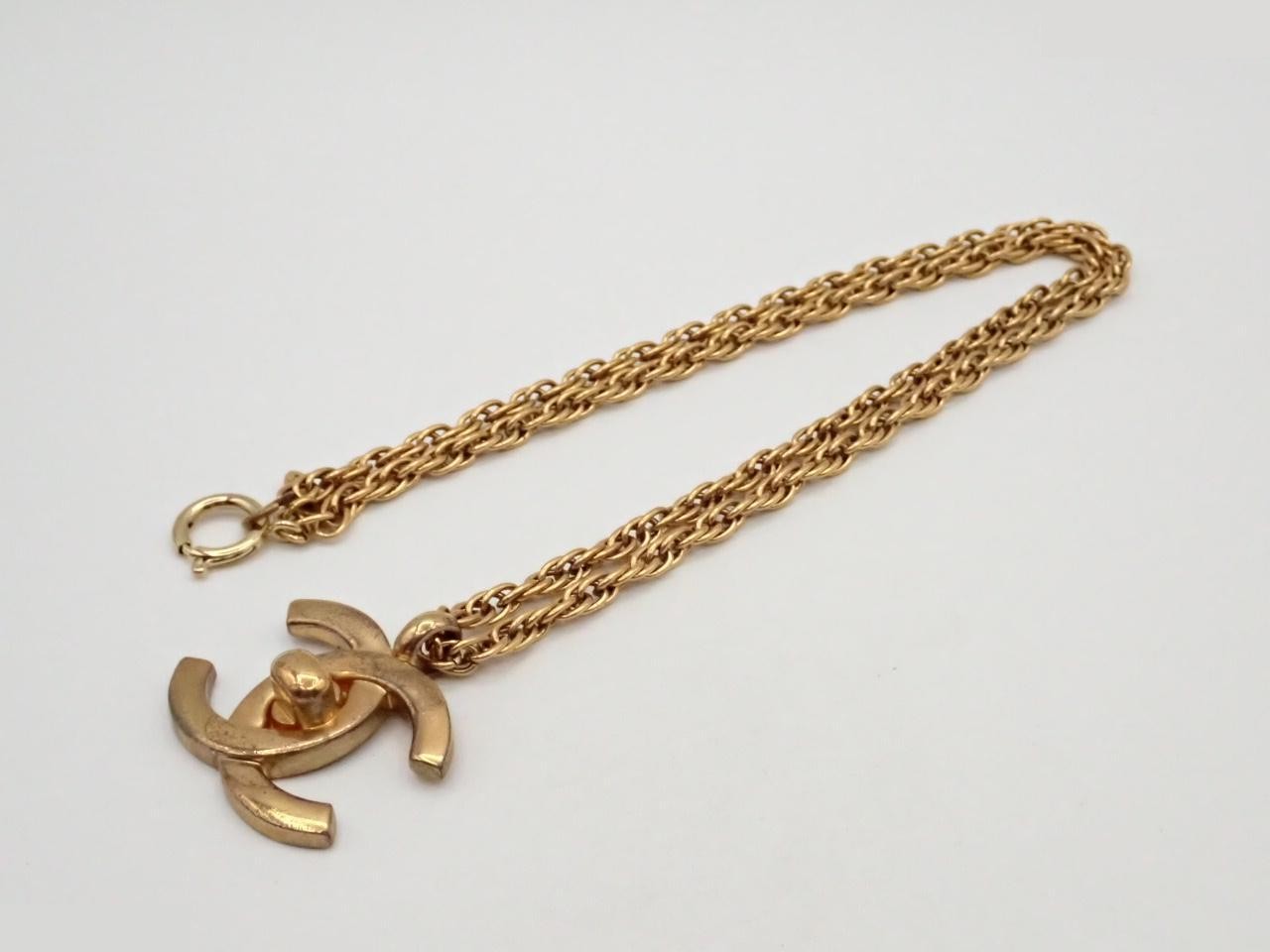 Coco Mark Turnlock Necklace, Chain approx. 64cm — view 3