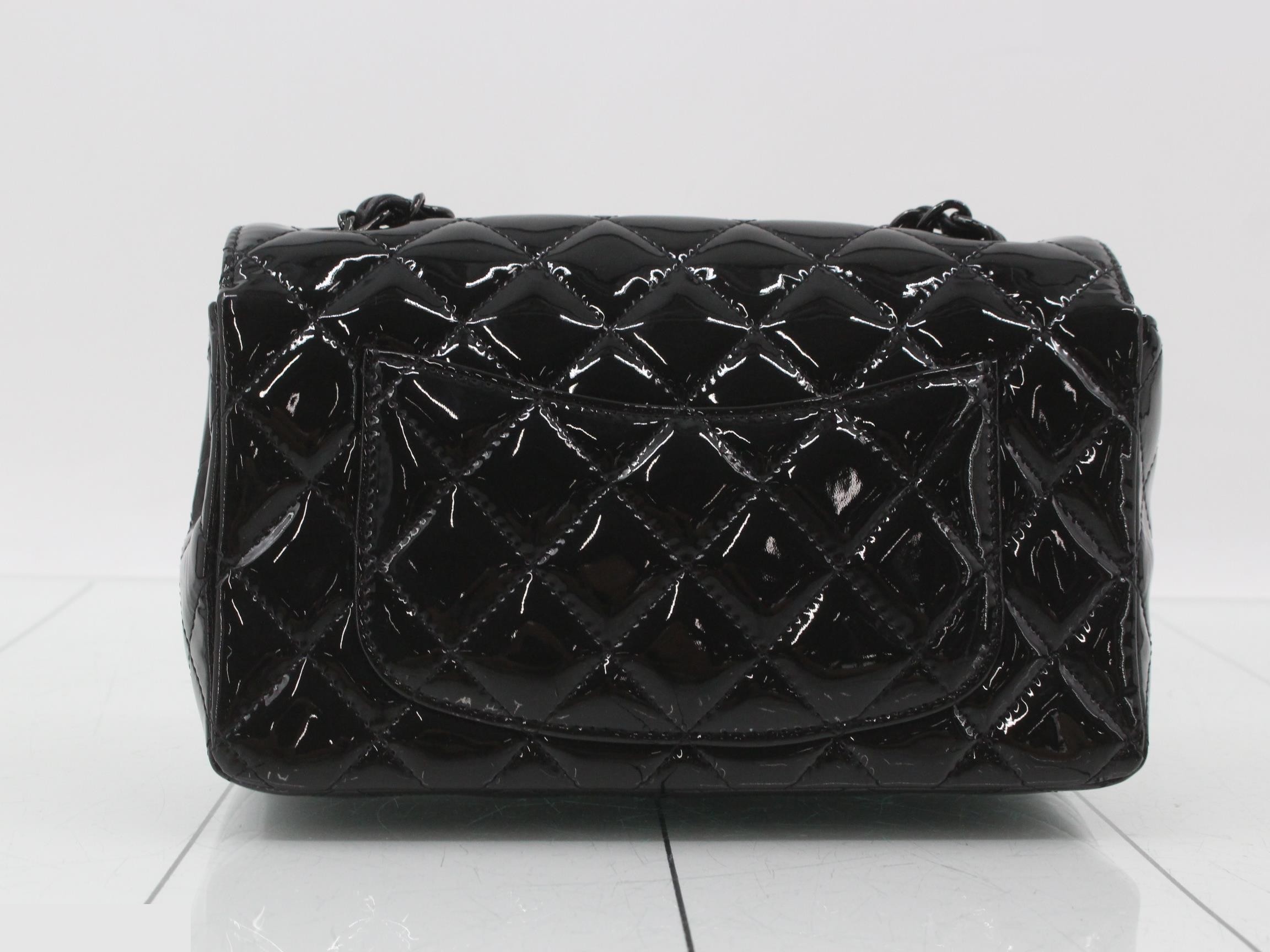 Matelassé enamel chain shoulder bag — view 2