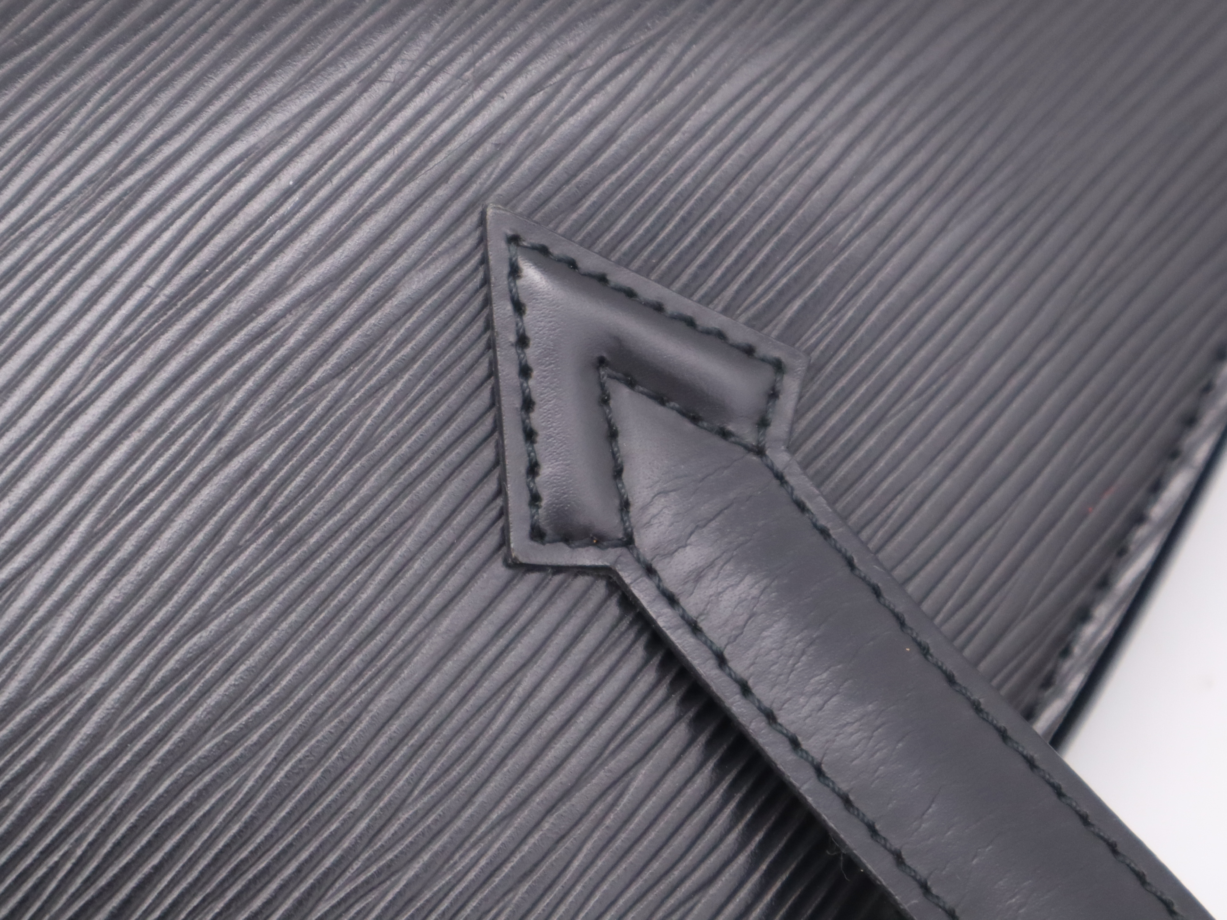 M52272 Epi Saint Jacques Noir Handbag — view 8