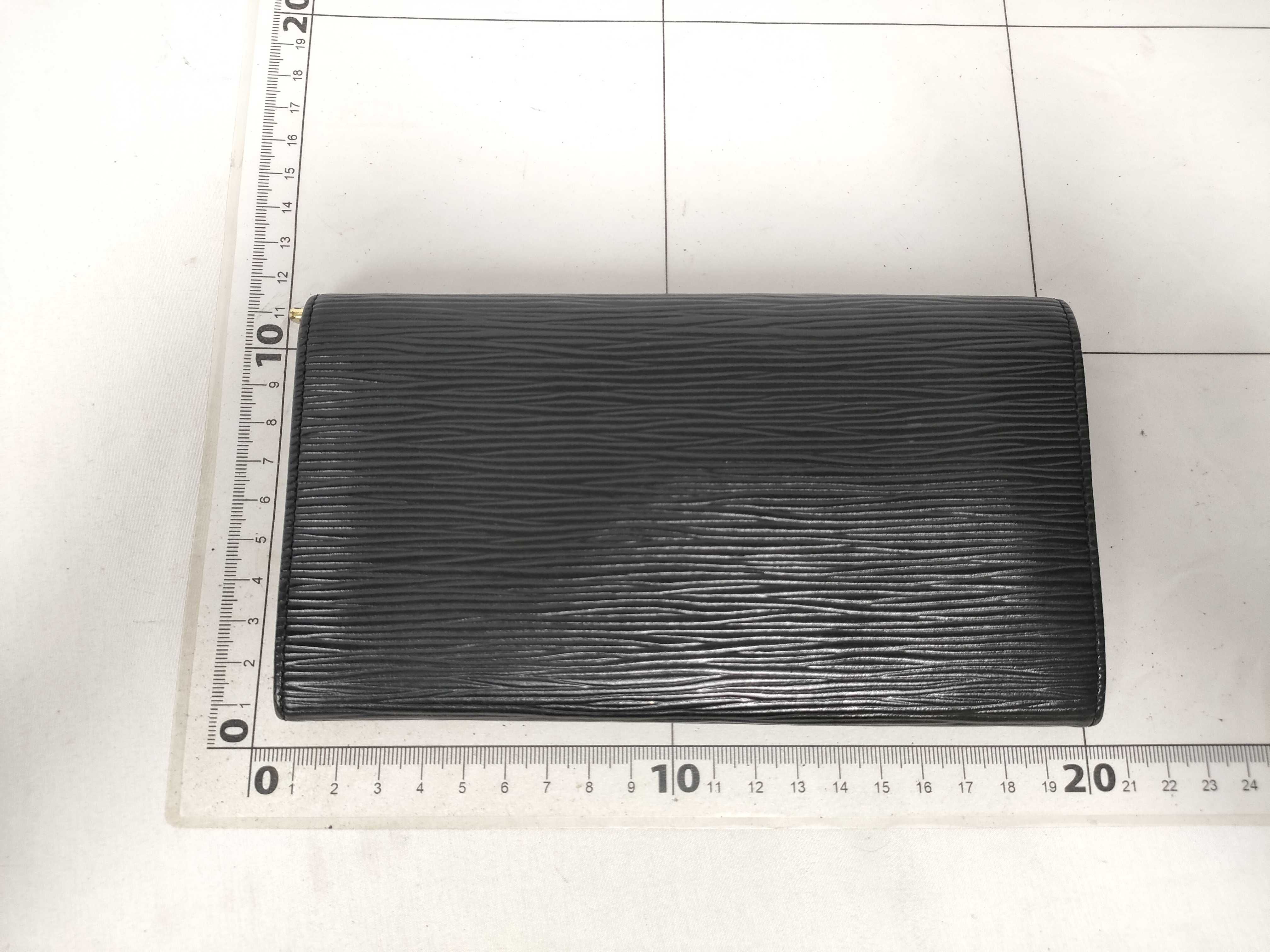 Epi Leather Wallet, Portemonnaie Credit Pochette M63572 — view 2