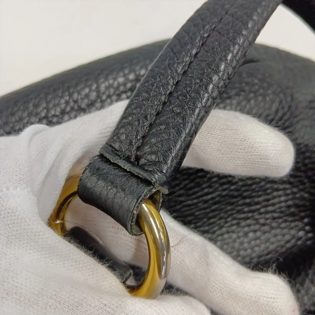 Vitello Daino Leather Shoulder Bag, Black — view 11