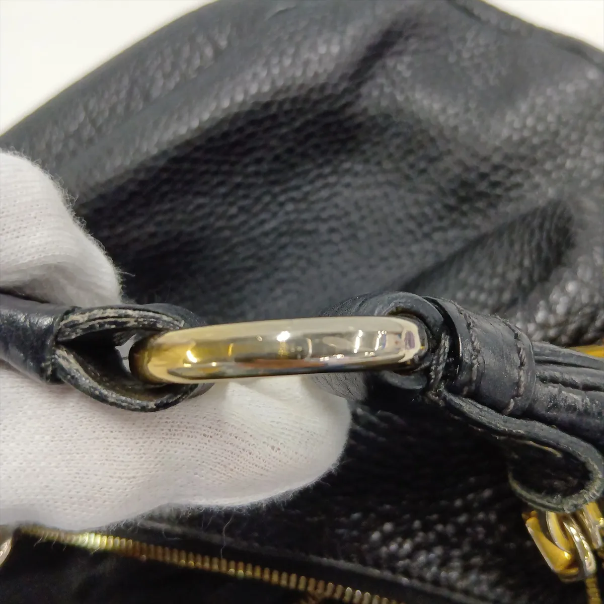 Vitello Daino Leather Shoulder Bag, Black — view 13