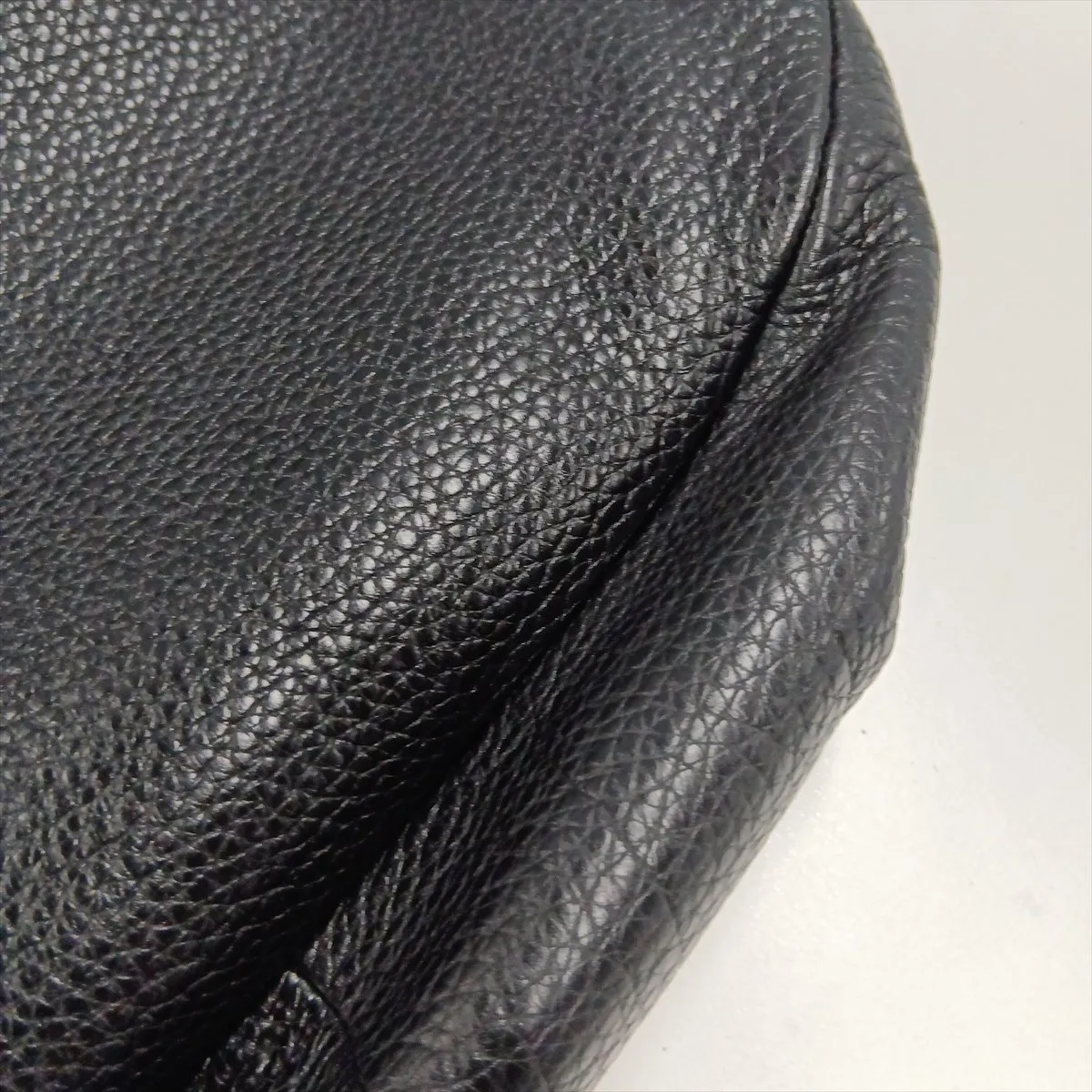 Vitello Daino Leather Shoulder Bag, Black — view 14