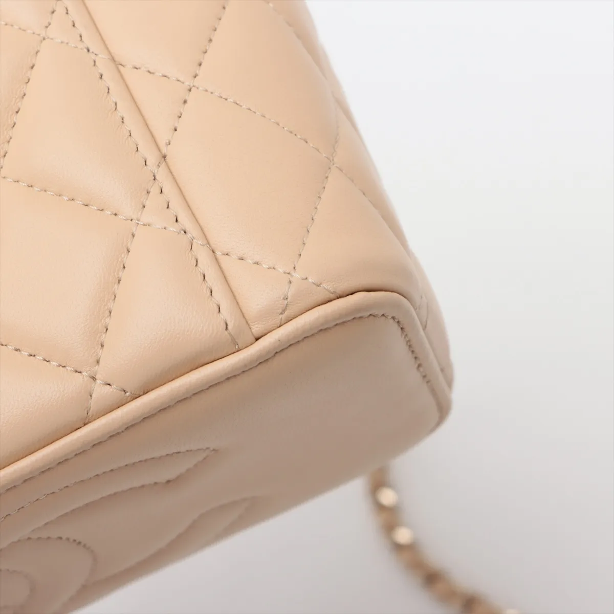 Matelasse Lambskin Chain Shoulder Bag Vanity Beige Gold Hardware T5A0232C Random Serial — view 13