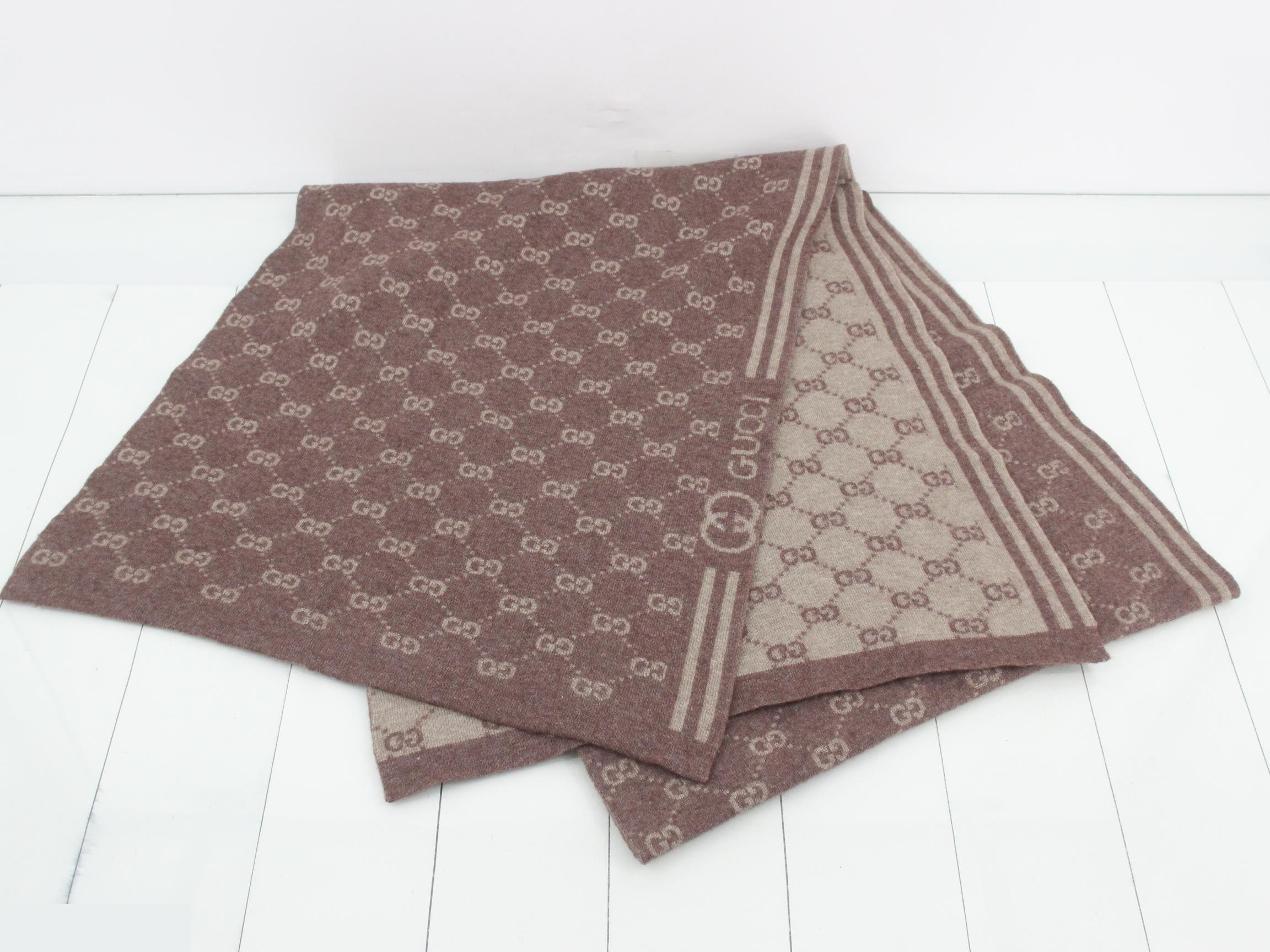 GG pattern stole — view 2
