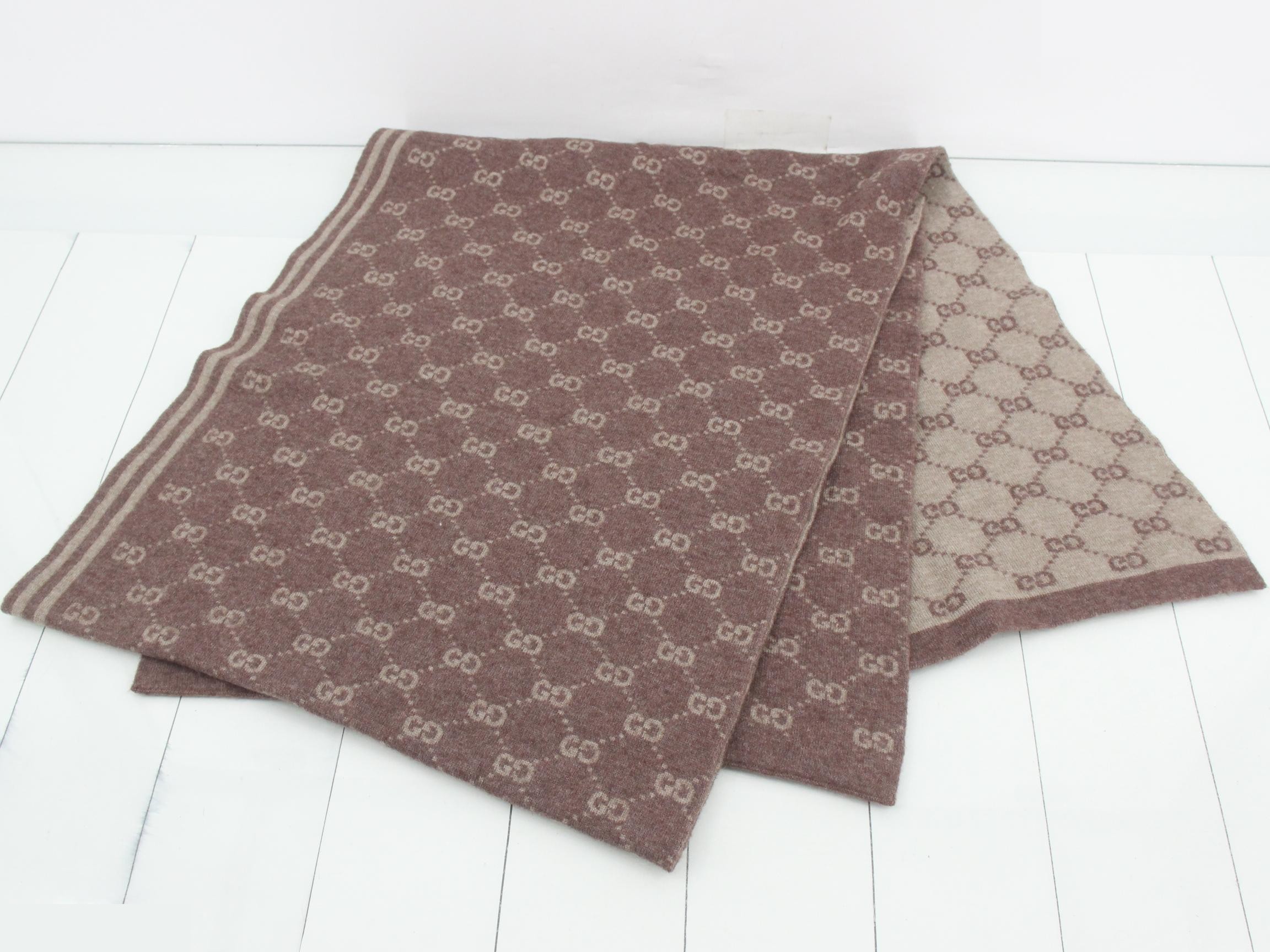 GG pattern stole — view 3