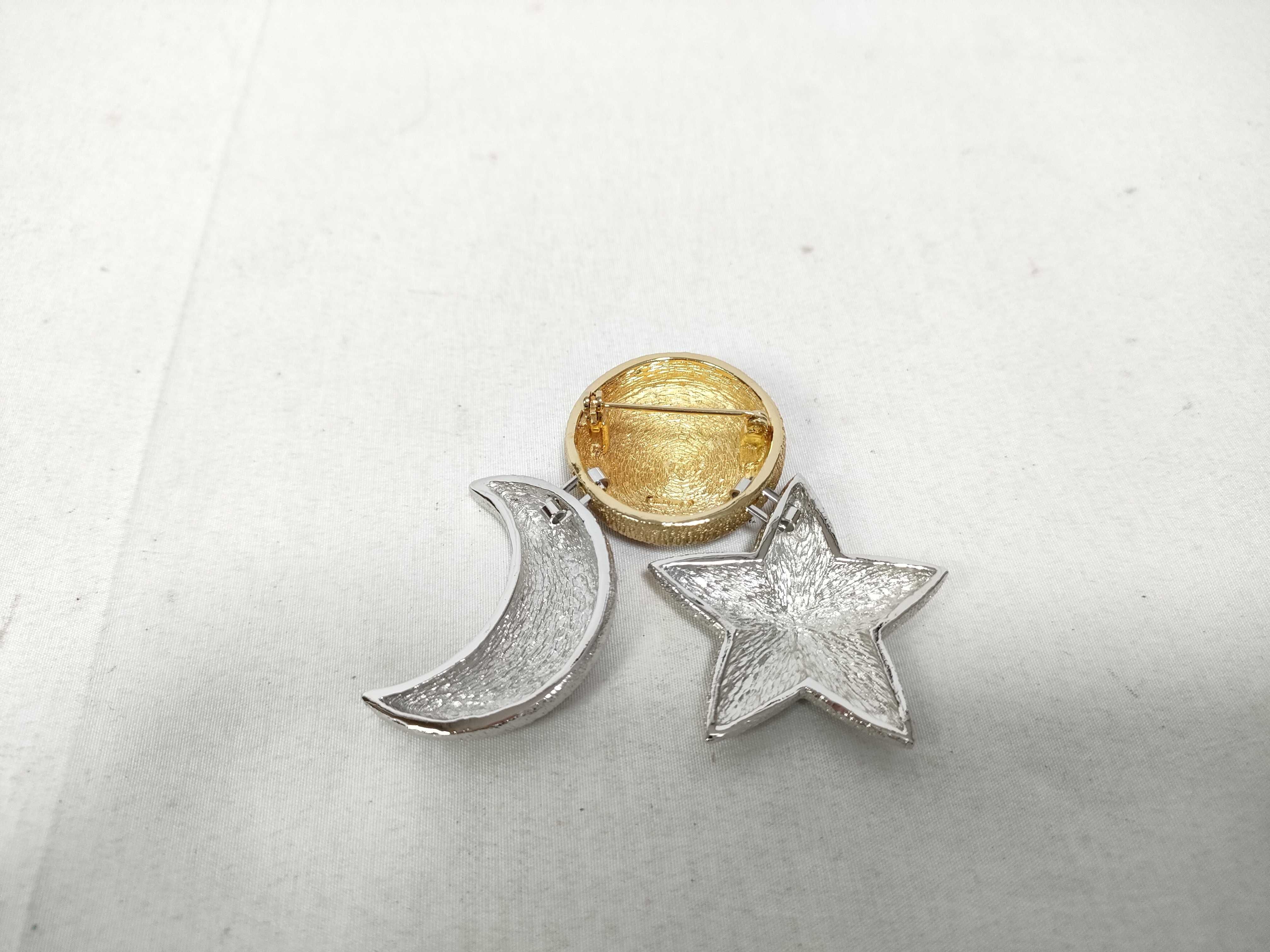 brooch, celestial body design — view 3