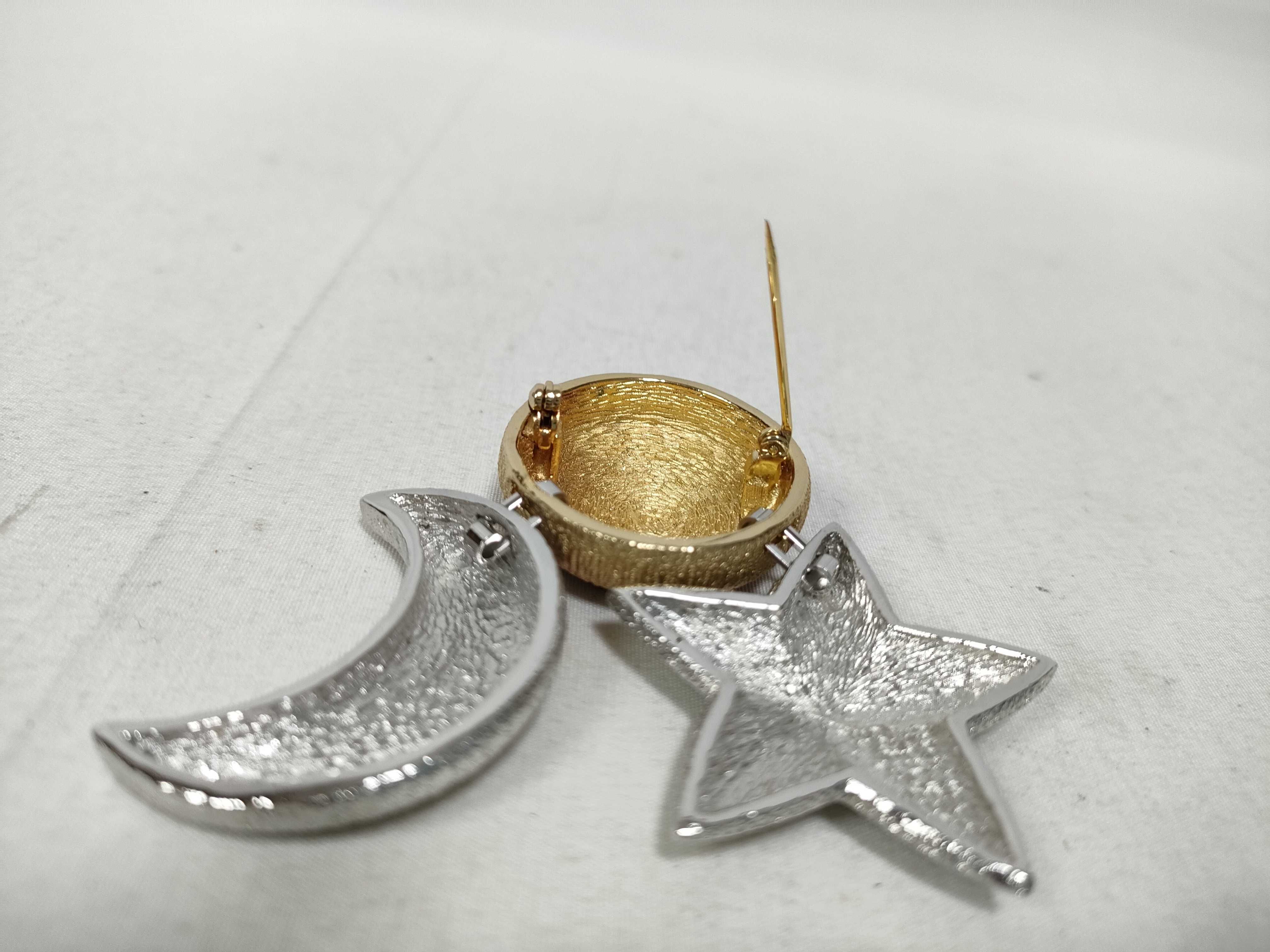 brooch, celestial body design — view 4