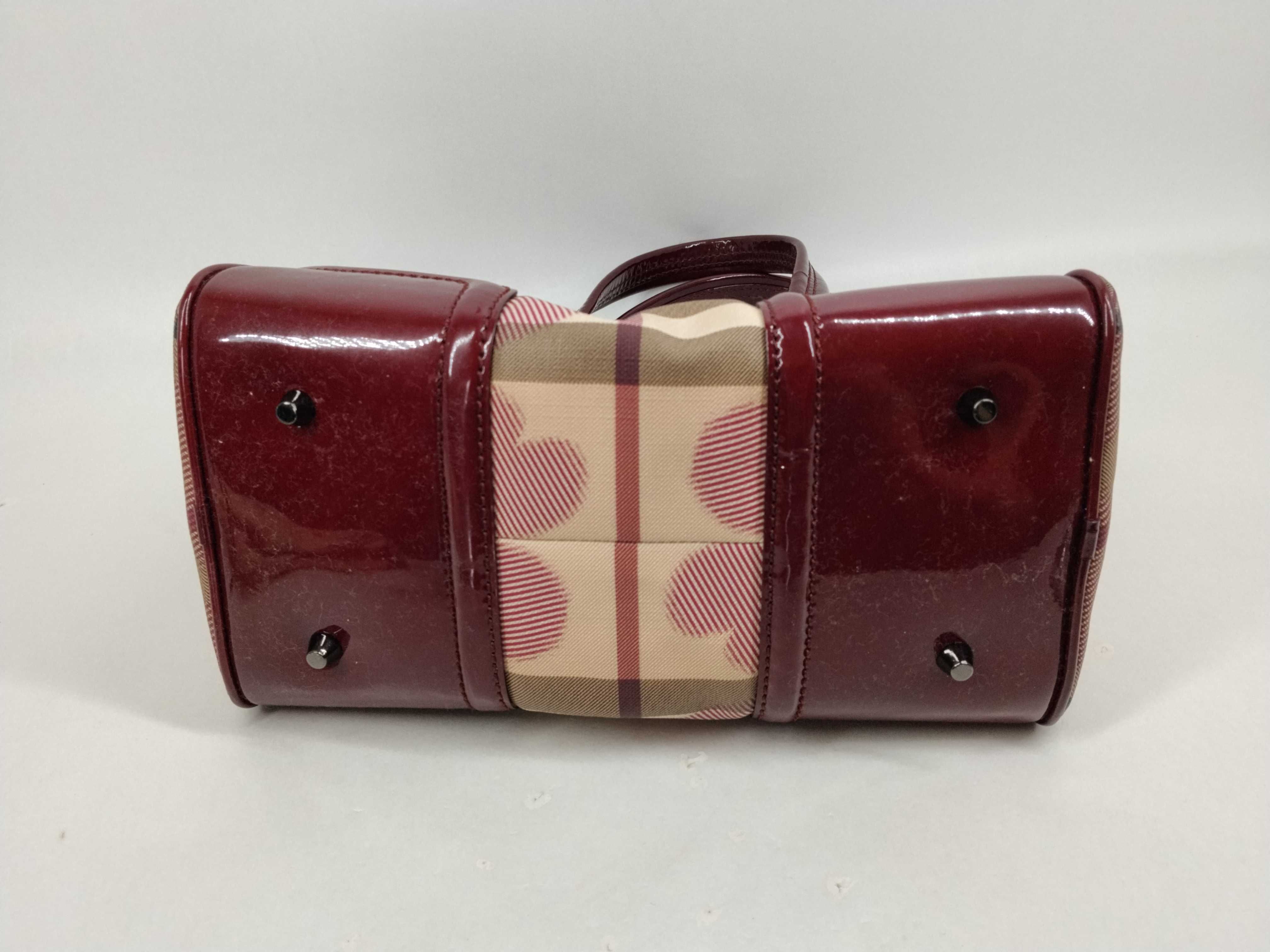 Heart Nova Check Pattern Boston Bag — view 9