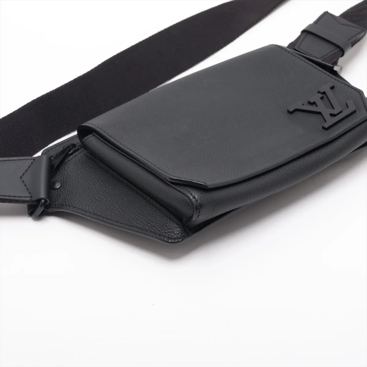 LV Aerogram Takeoff Sling M57081 Black (RFID detected) — view 4