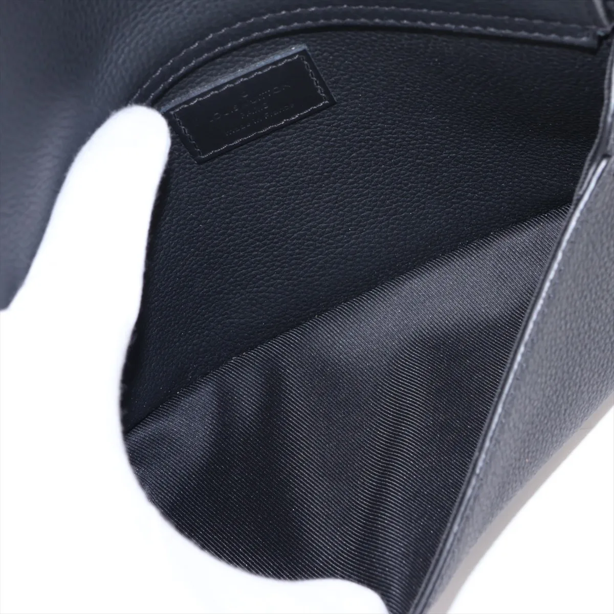 LV Aerogram Takeoff Sling M57081 Black (RFID detected) — view 7