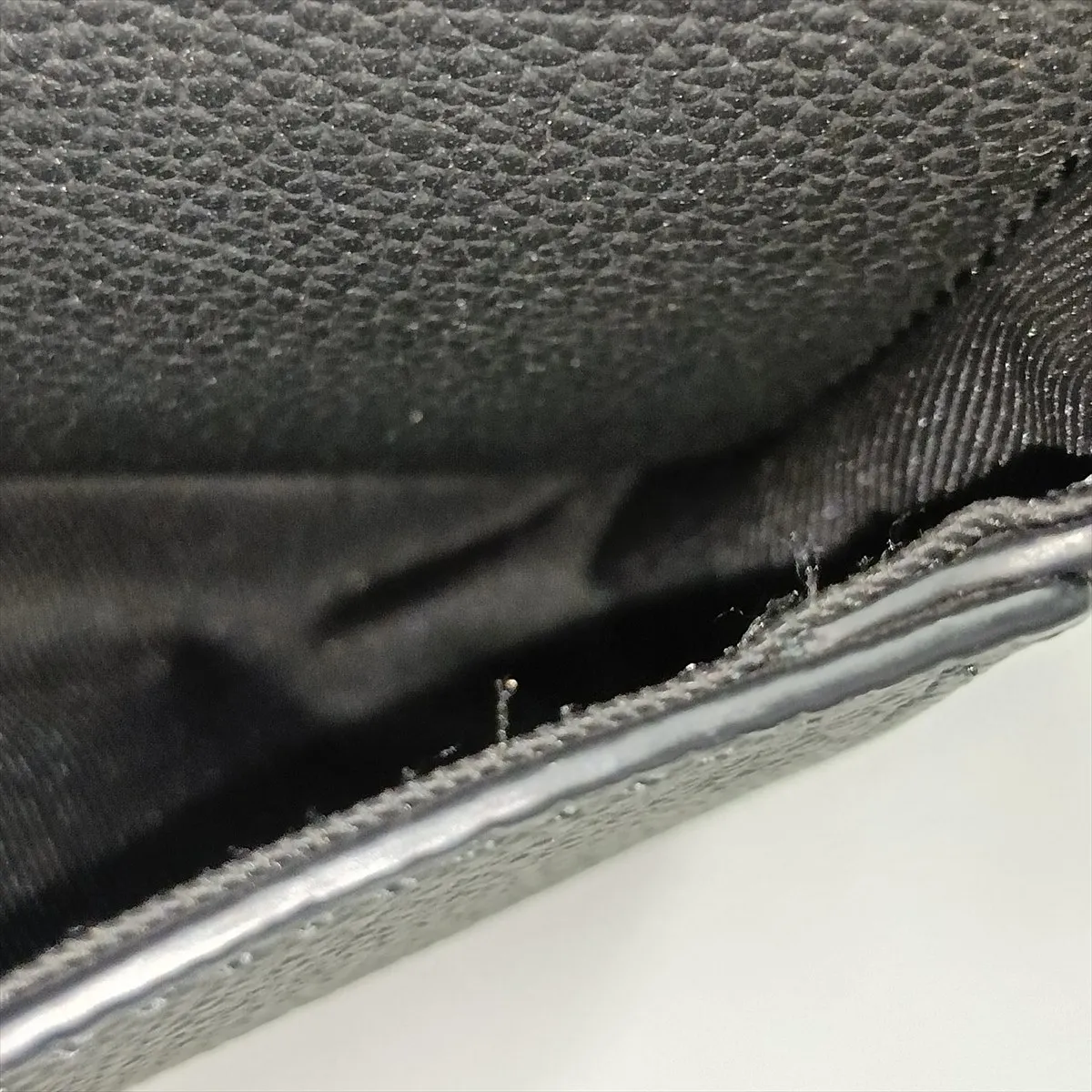 LV Aerogram Takeoff Sling M57081 Black (RFID detected) — view 9