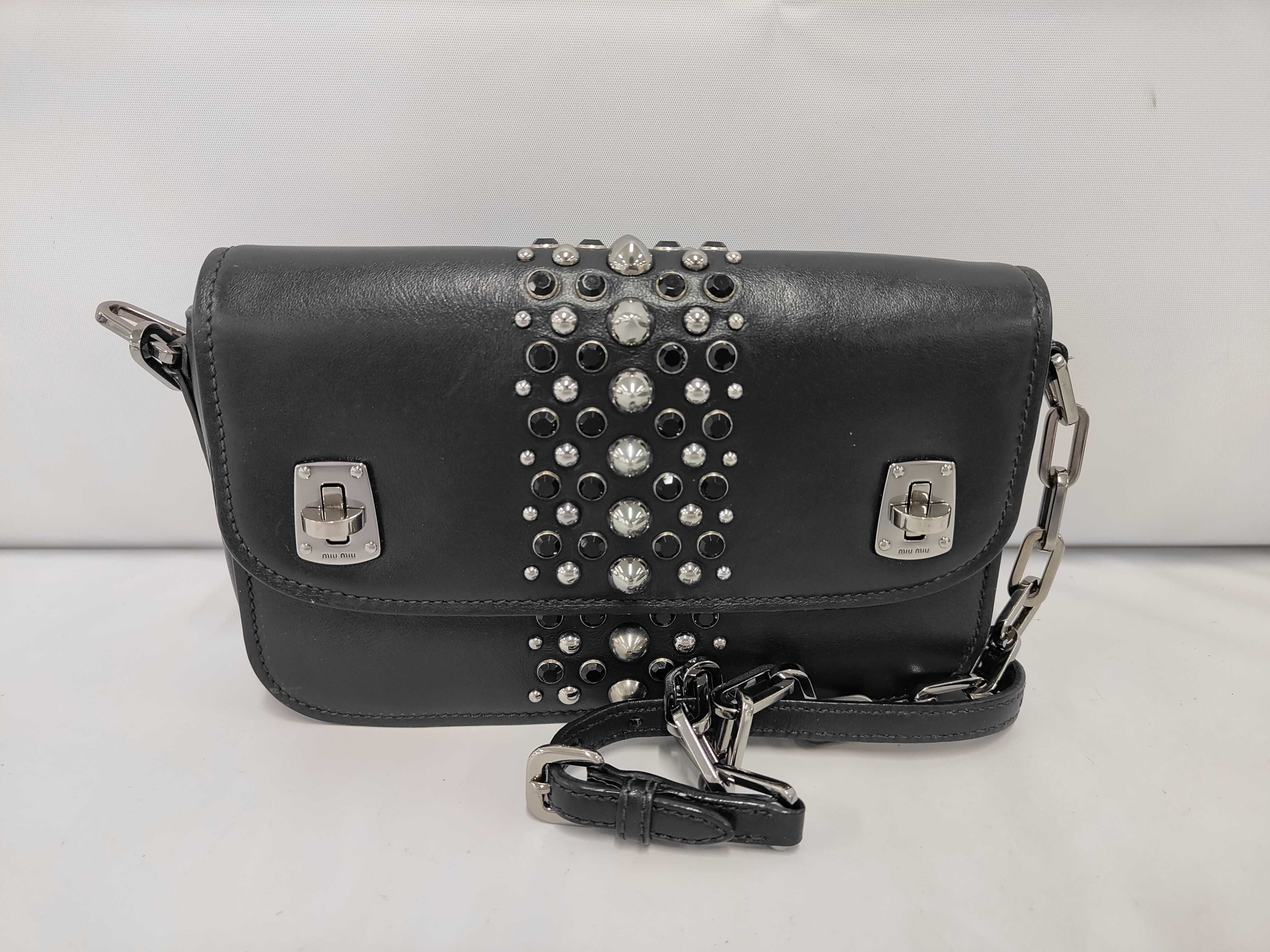 studded shoulder bag, black.