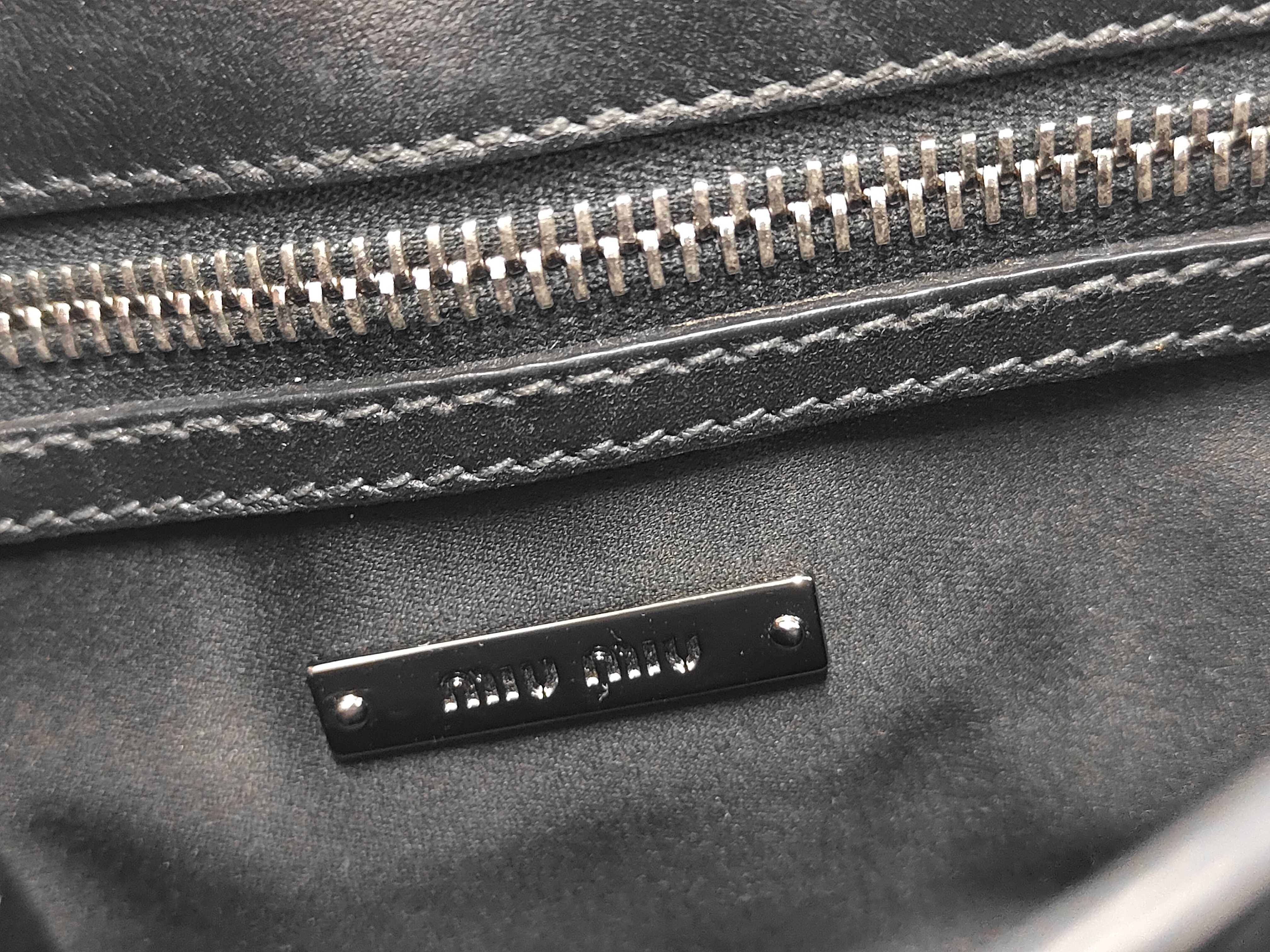 studded shoulder bag, black. — view 11