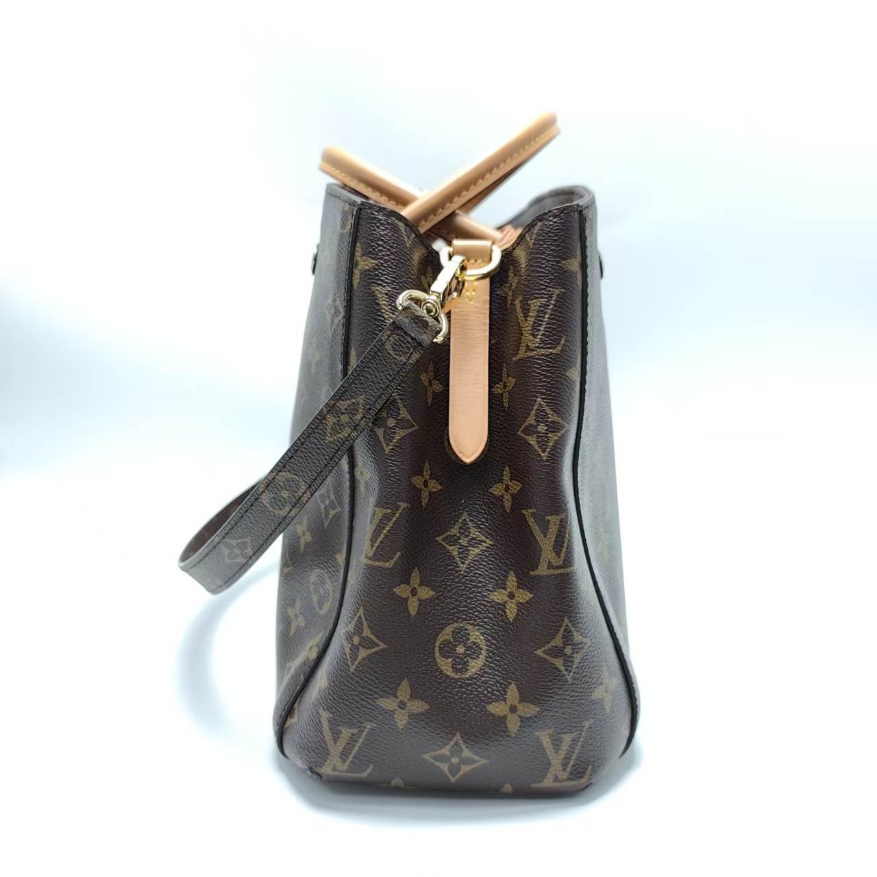 【*Shipped from: China*】LOUIS VUITTON Montaigne PU Shoulder Bag — view 4