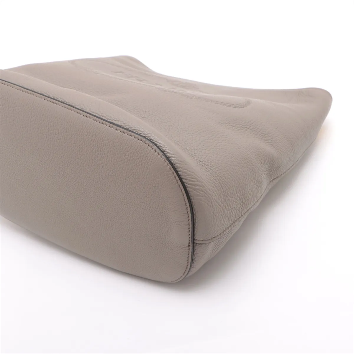 Vitello Phoenix Leather Shoulder Bag Gray — view 3