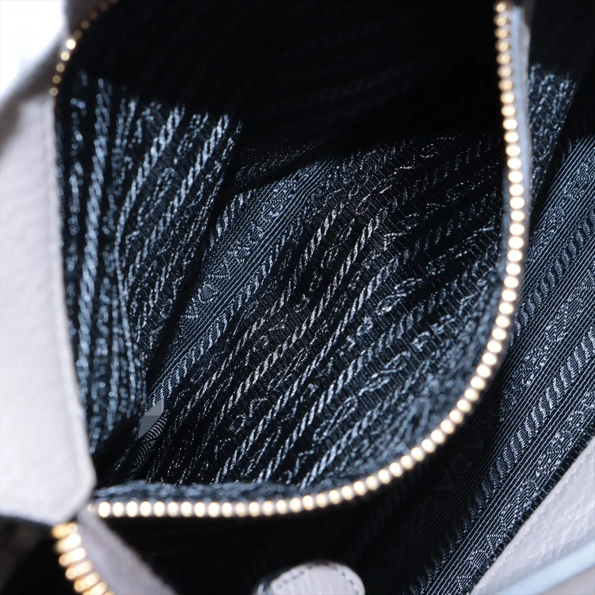 Vitello Phoenix Leather Shoulder Bag Gray — view 7