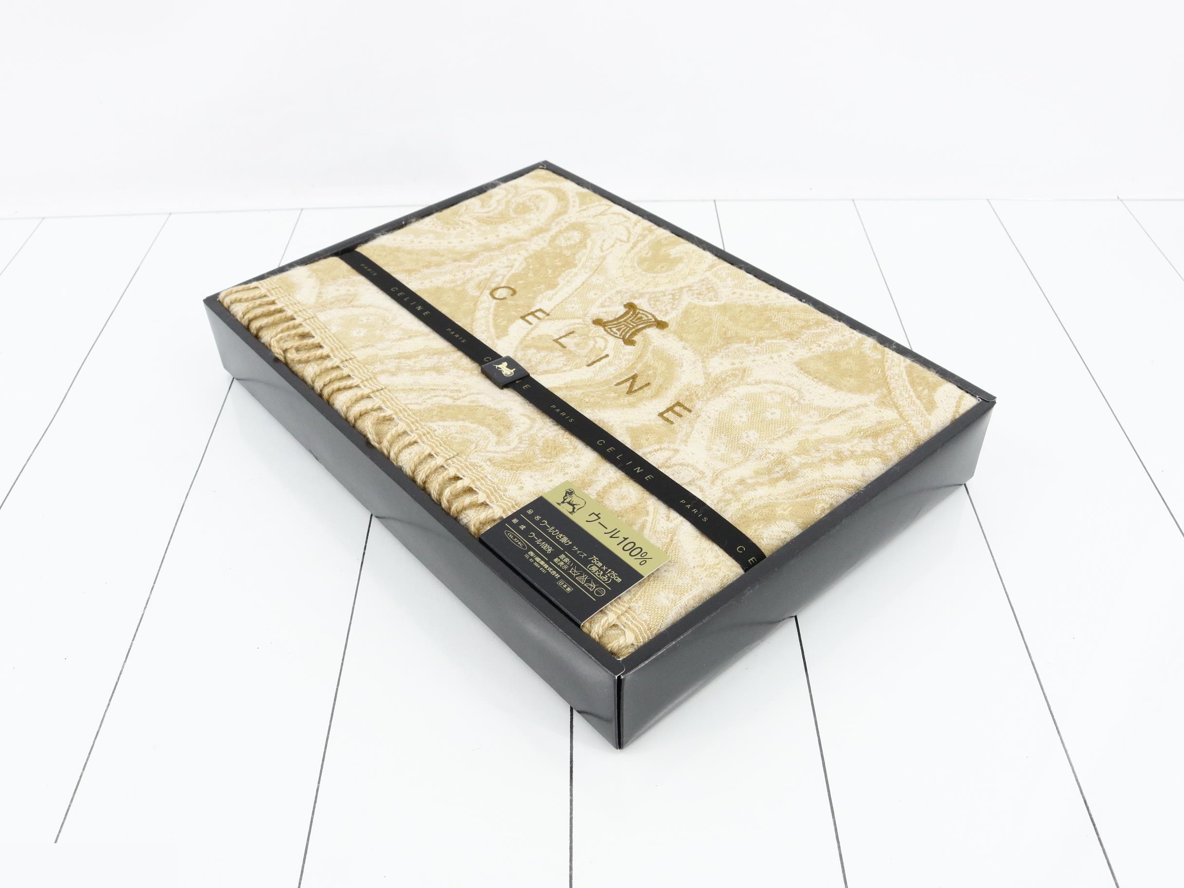 Unused Celine lap blanket, 100% wool, 75 x 125 cm — view 2