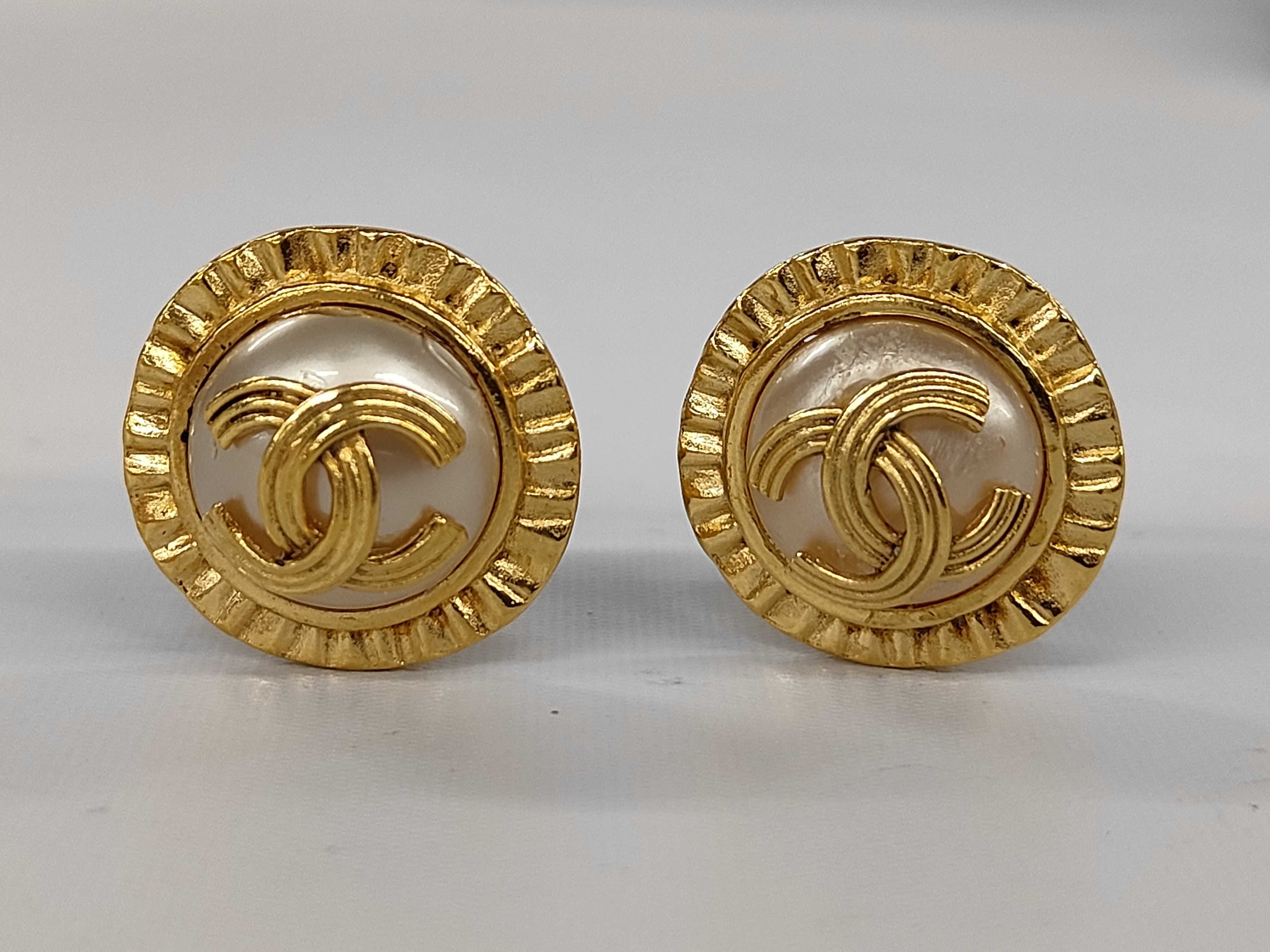 Coco Mark Gold Pearl Earrings