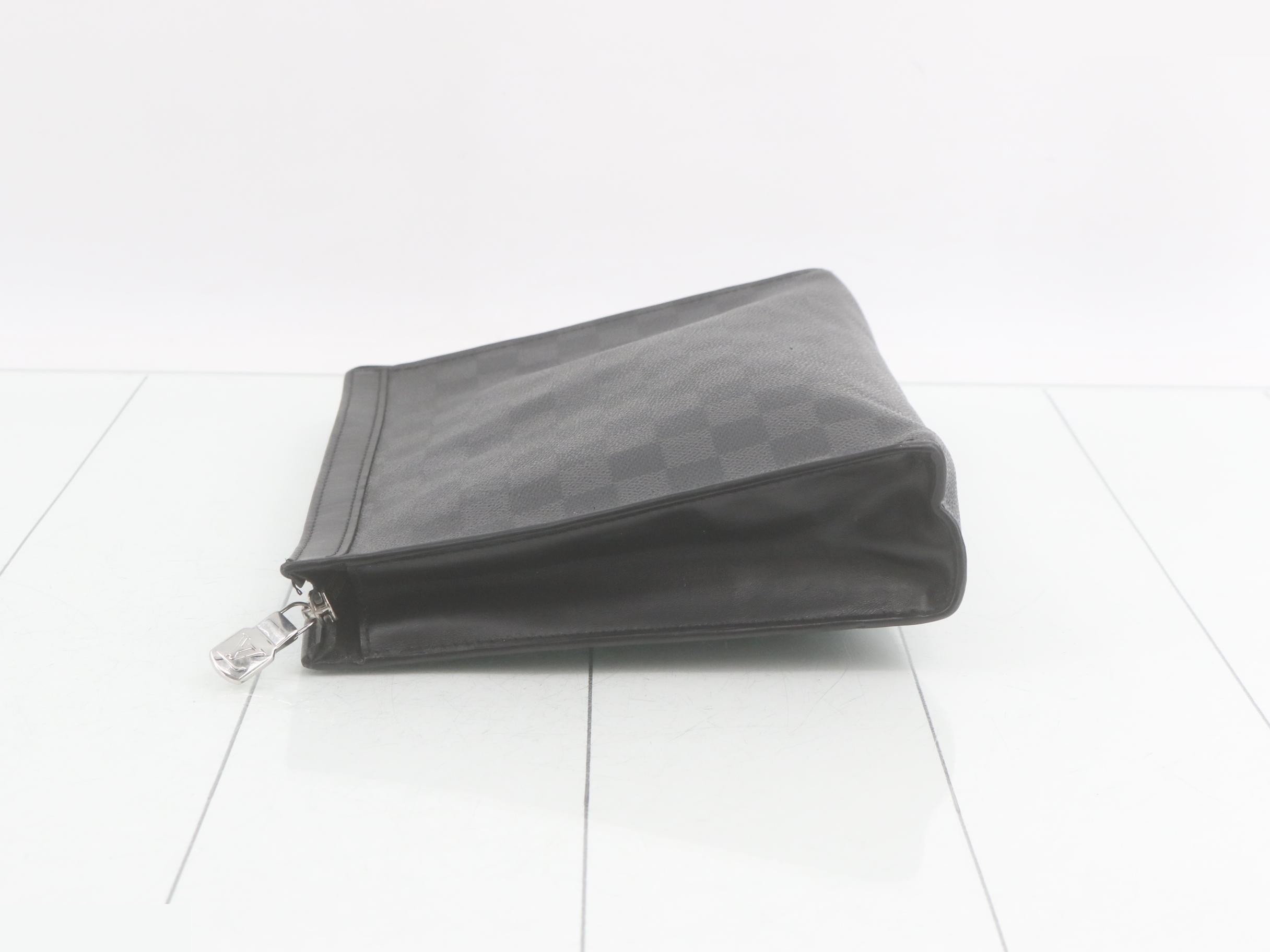 Damier Graphite Pochette Voyage MM Clutch Bag — view 4