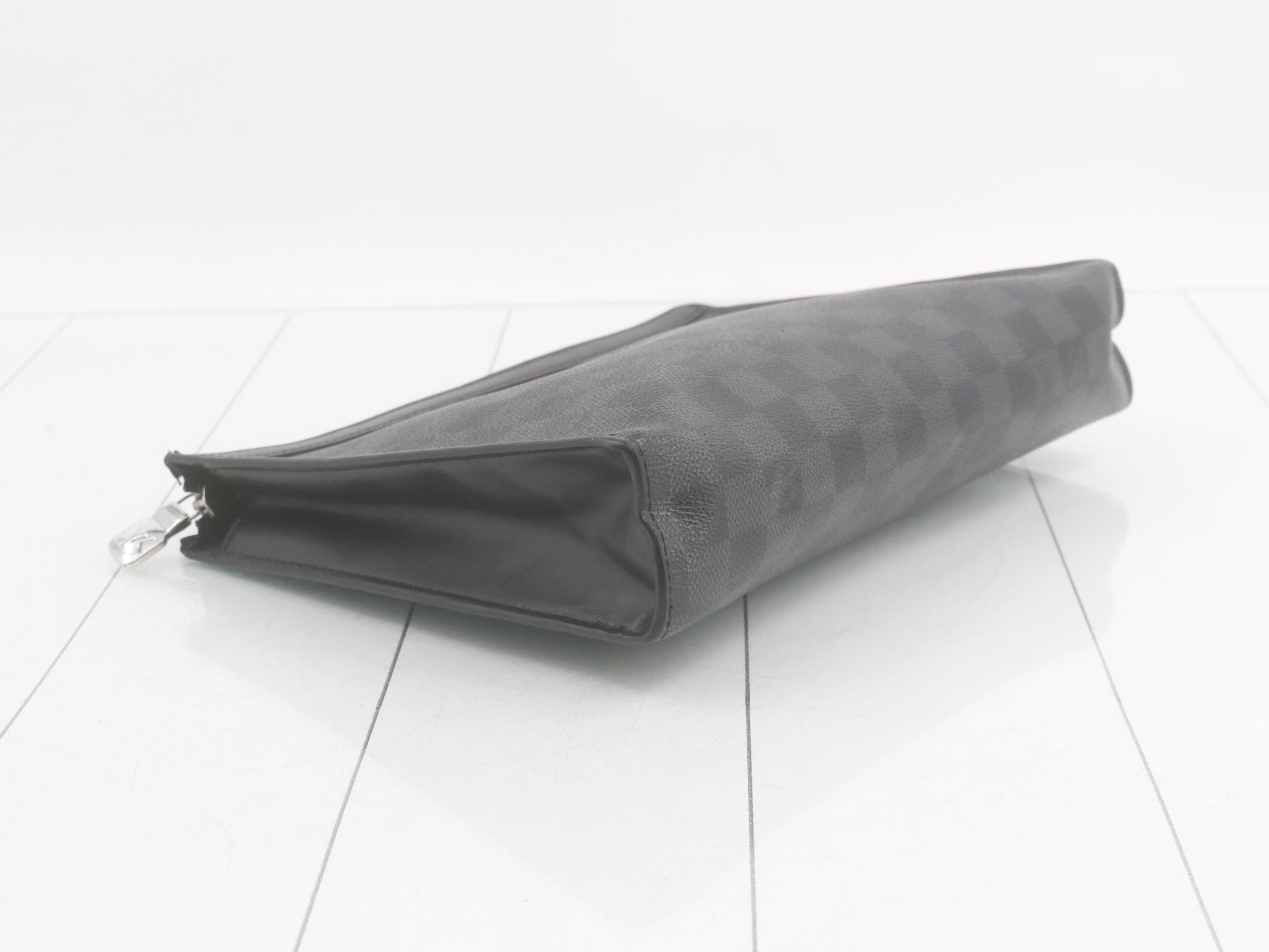 Damier Graphite Pochette Voyage MM Clutch Bag — view 5