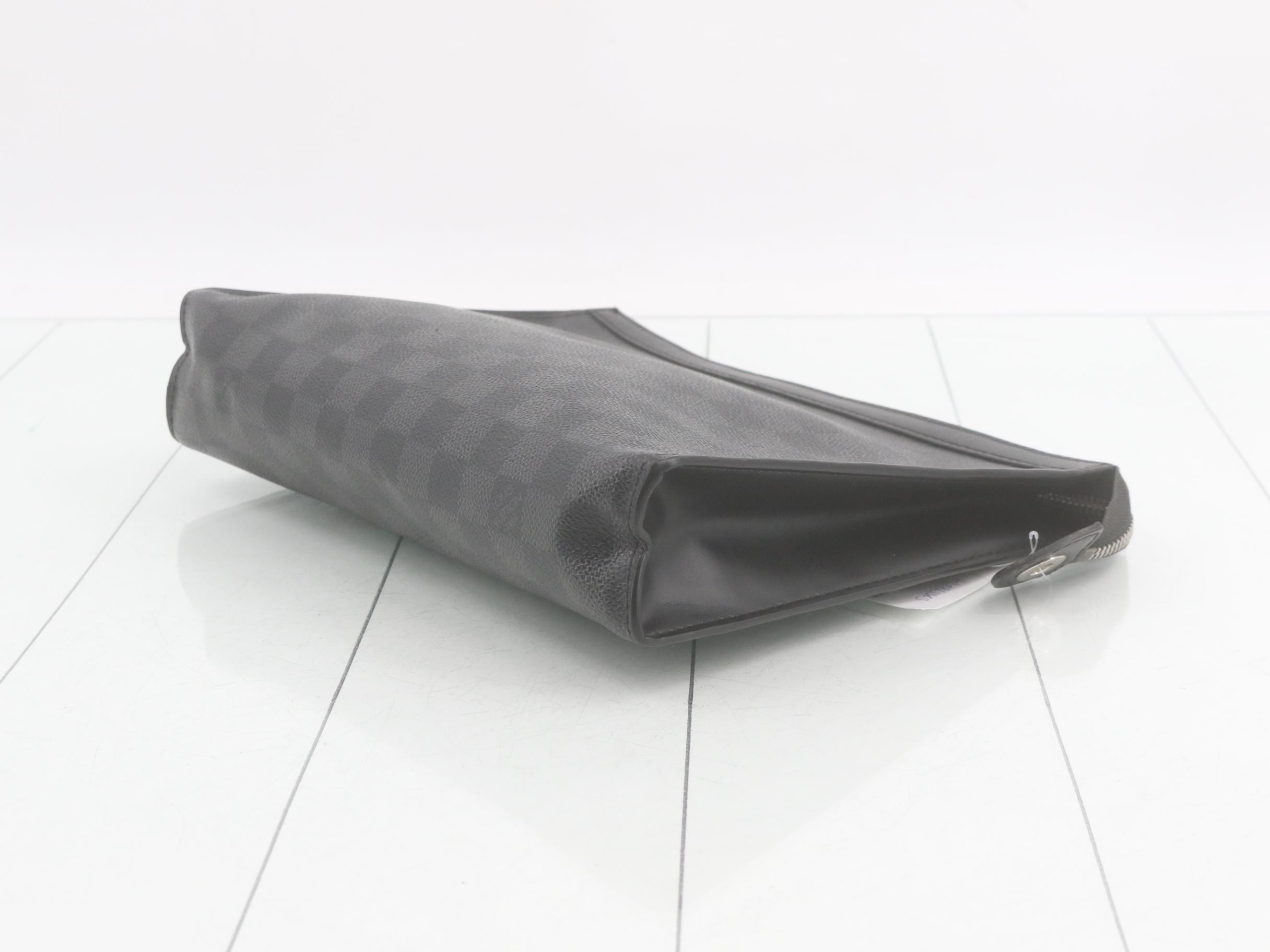 Damier Graphite Pochette Voyage MM Clutch Bag — view 6