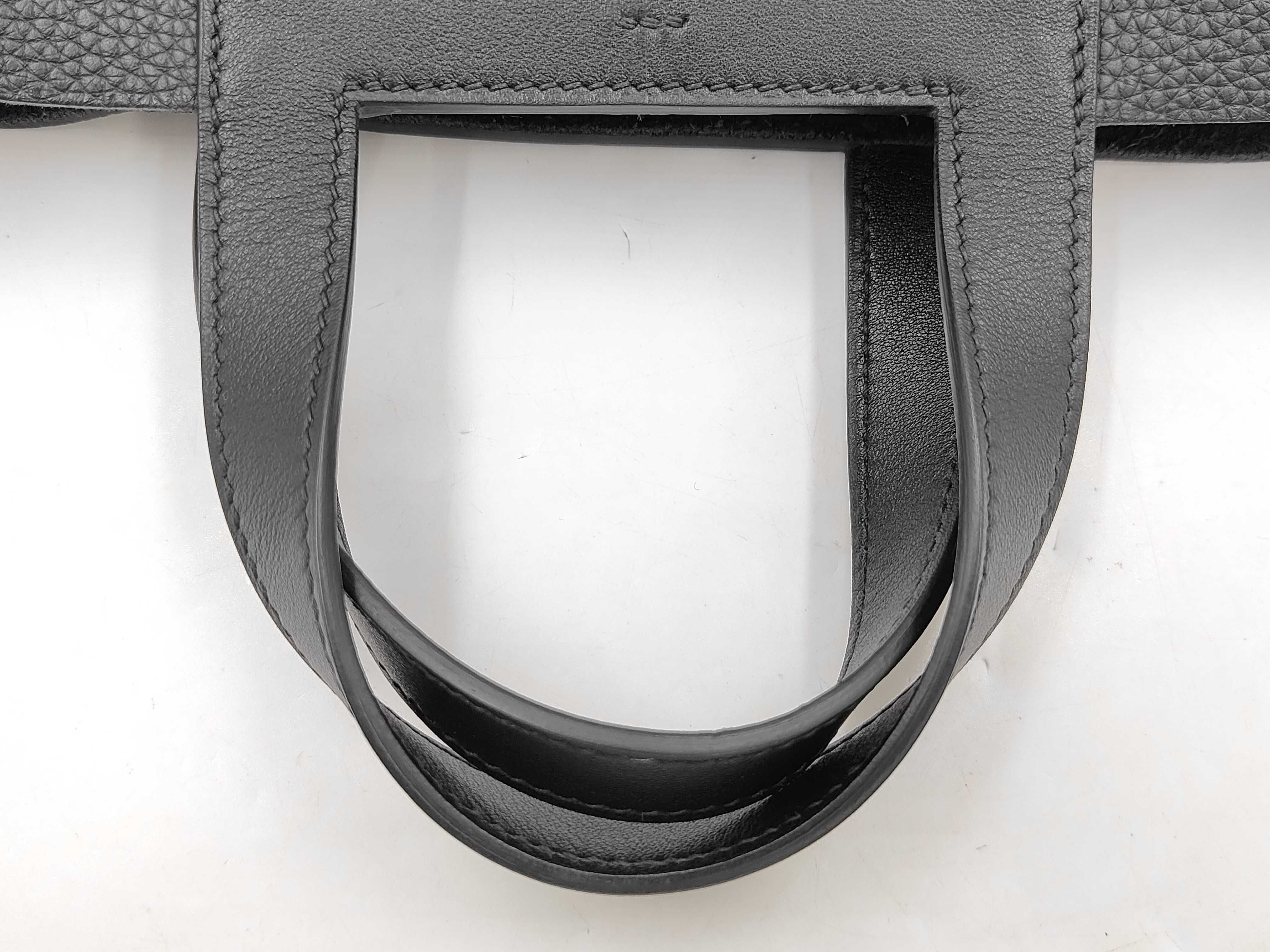 In the Loop 18 K stamp Black Gold hardware handbag — view 4