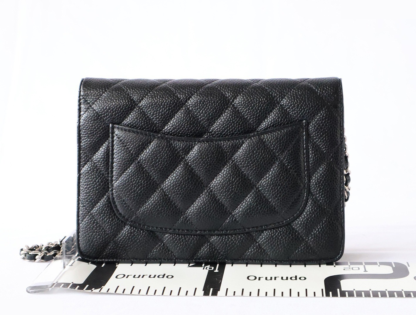 Caviar leather matelassé chain wallet shoulder bag, black — view 2