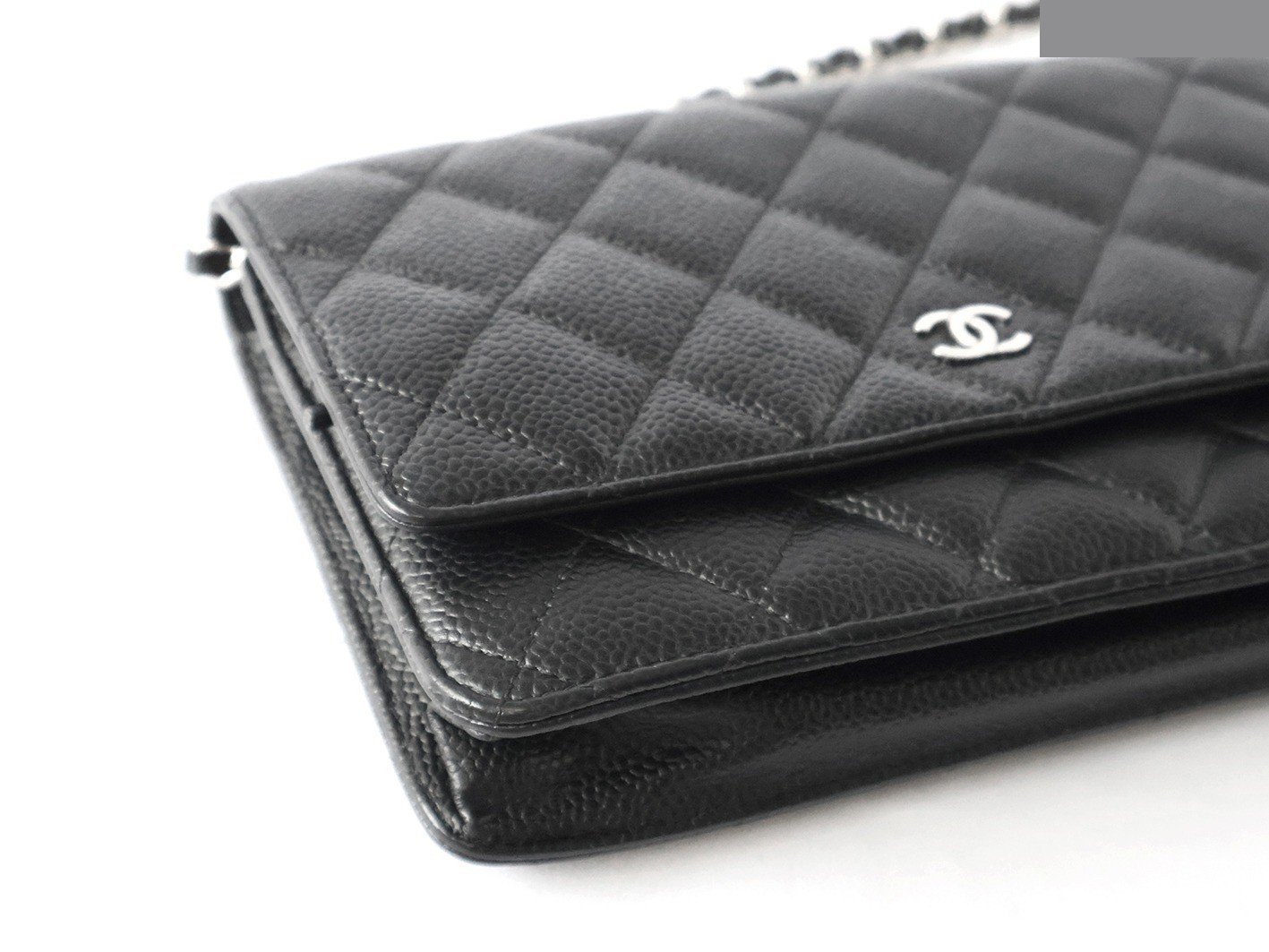 Caviar leather matelassé chain wallet shoulder bag, black — view 3