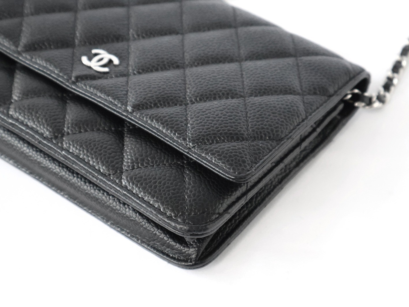 Caviar leather matelassé chain wallet shoulder bag, black — view 4