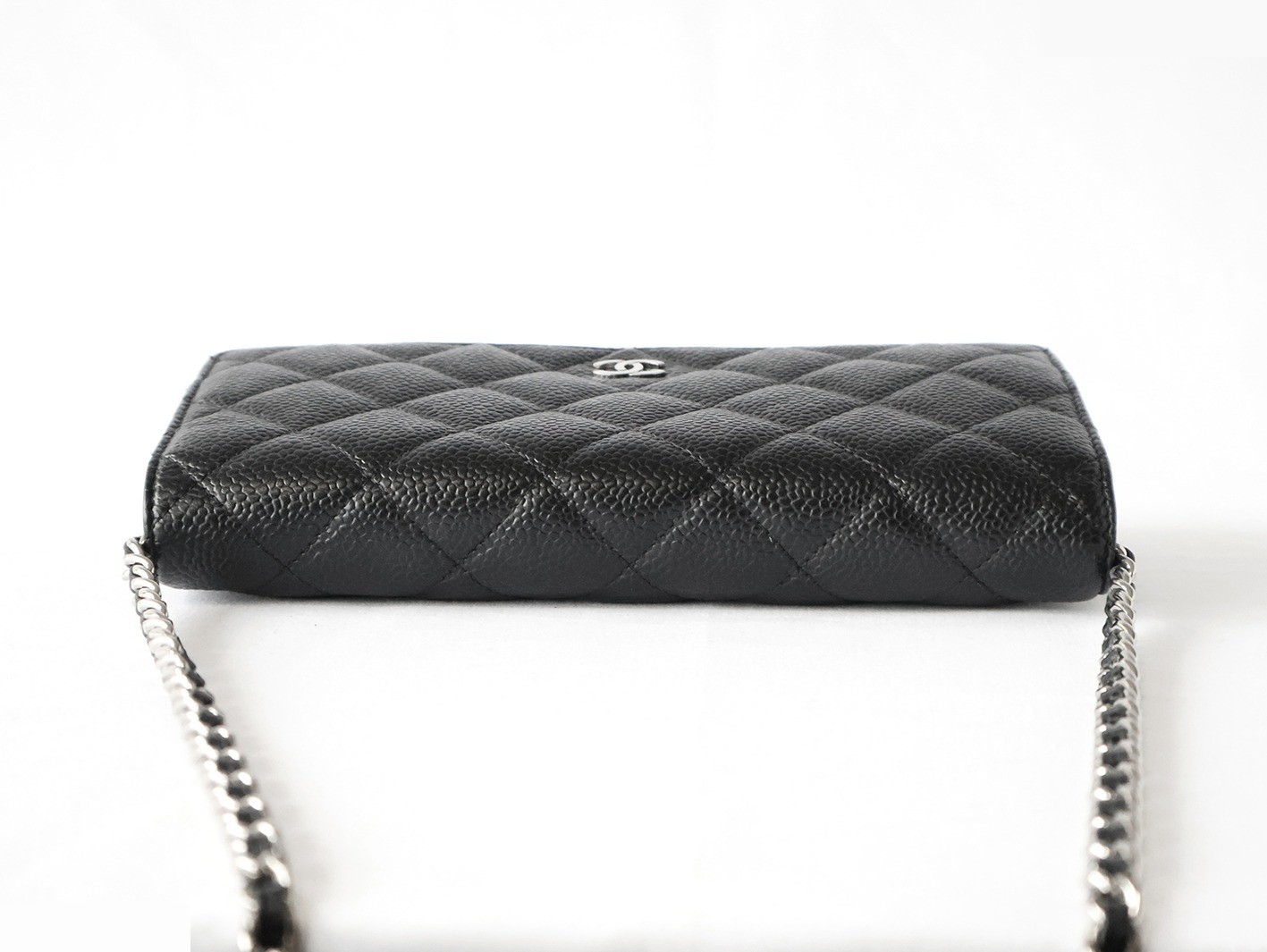 Caviar leather matelassé chain wallet shoulder bag, black — view 5