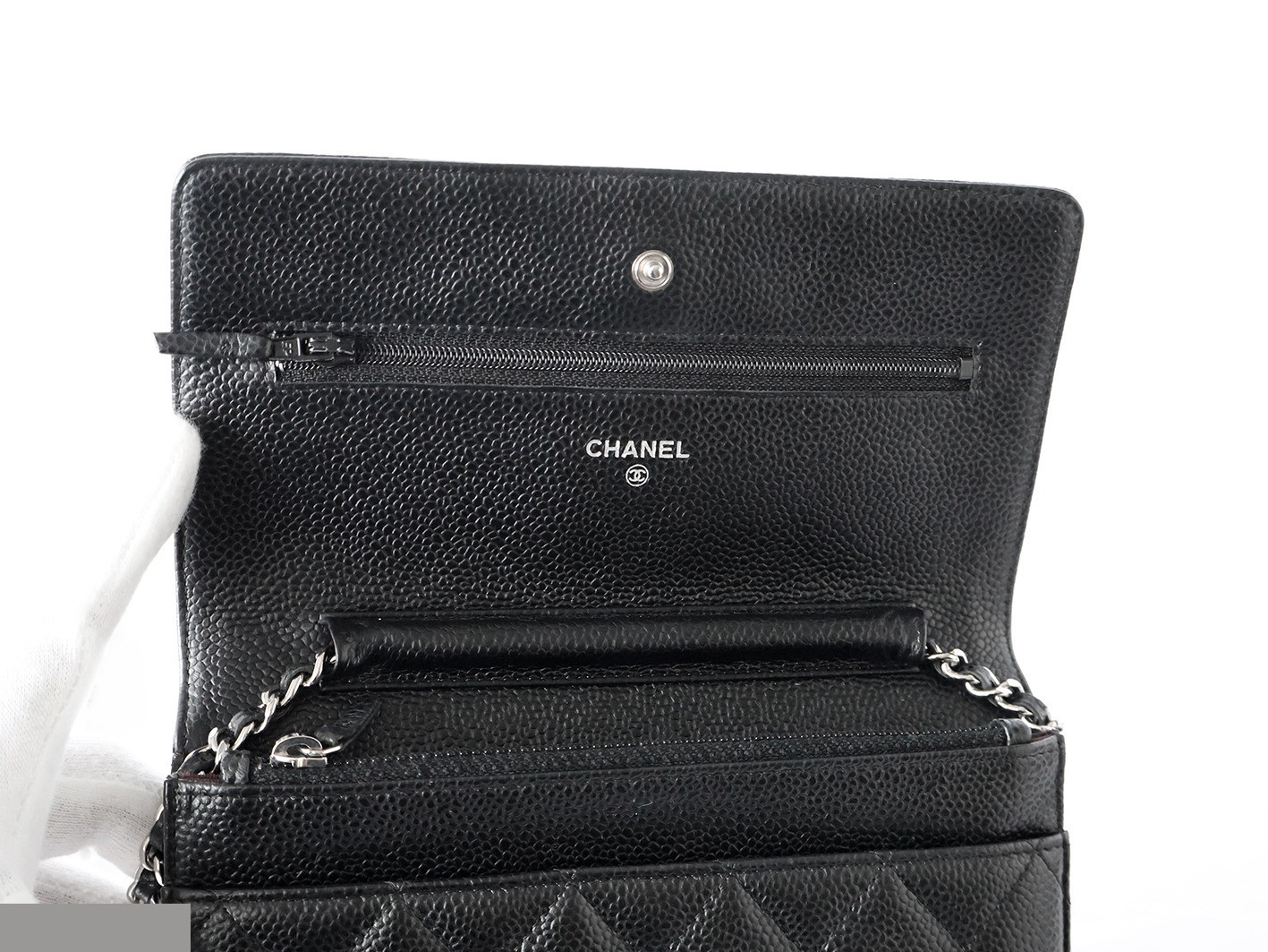 Caviar leather matelassé chain wallet shoulder bag, black — view 9