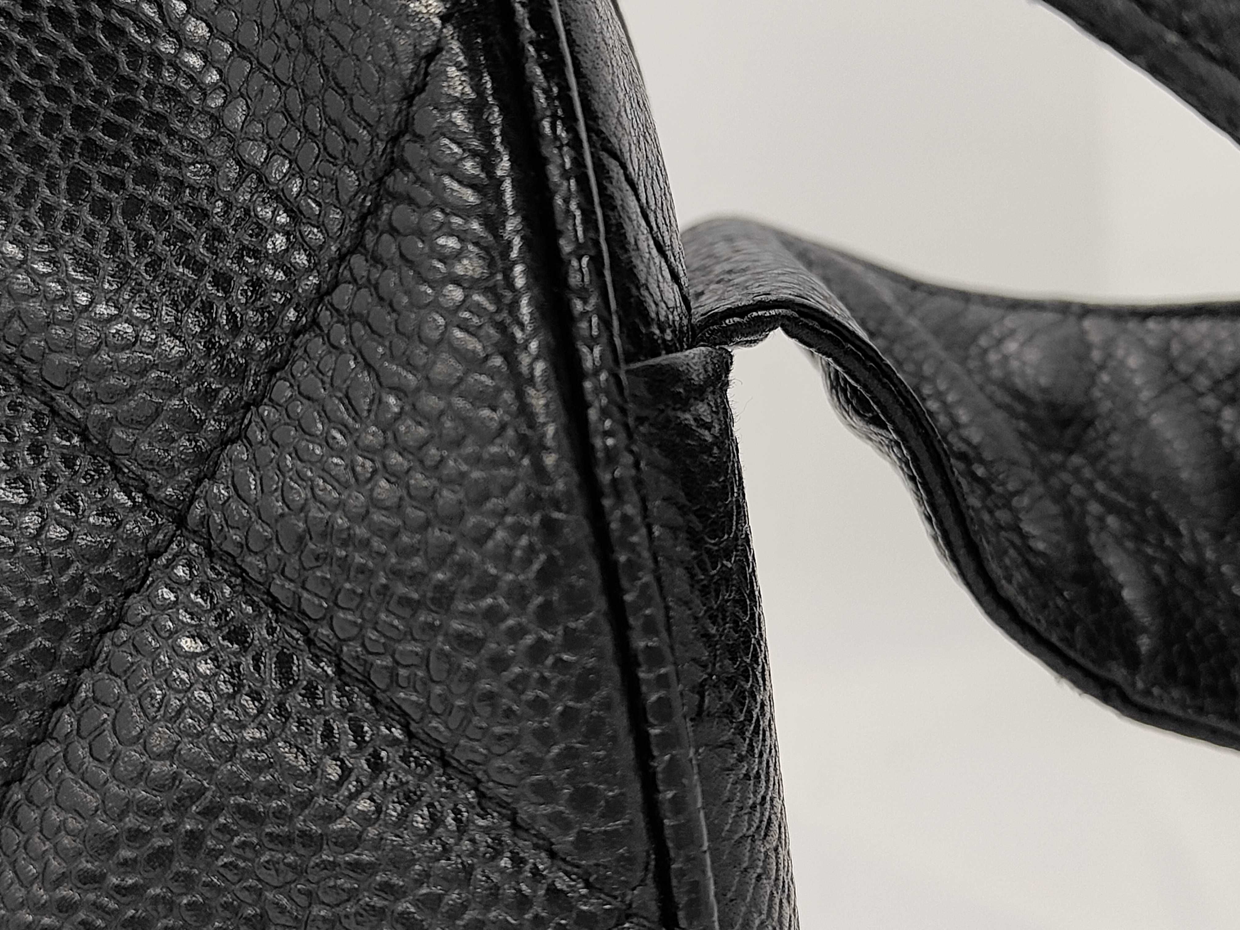 Caviar Skin (Bag) - Shoulder Bag - Seal Shoulder Bag — view 3