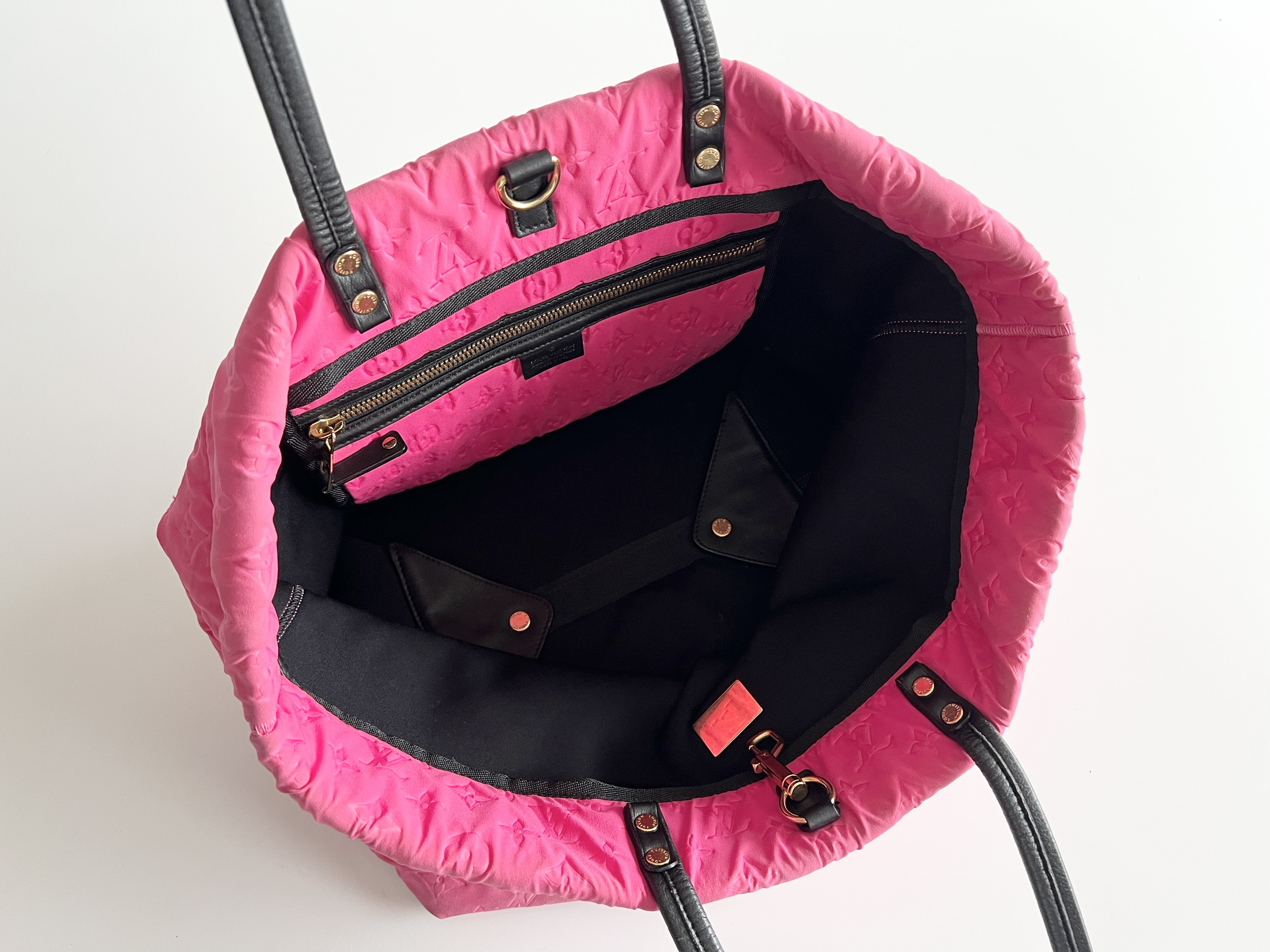 Monogram Scuba MM Fuchsia Leather Tote Bag Shoulder Bag Tote Bag — view 4