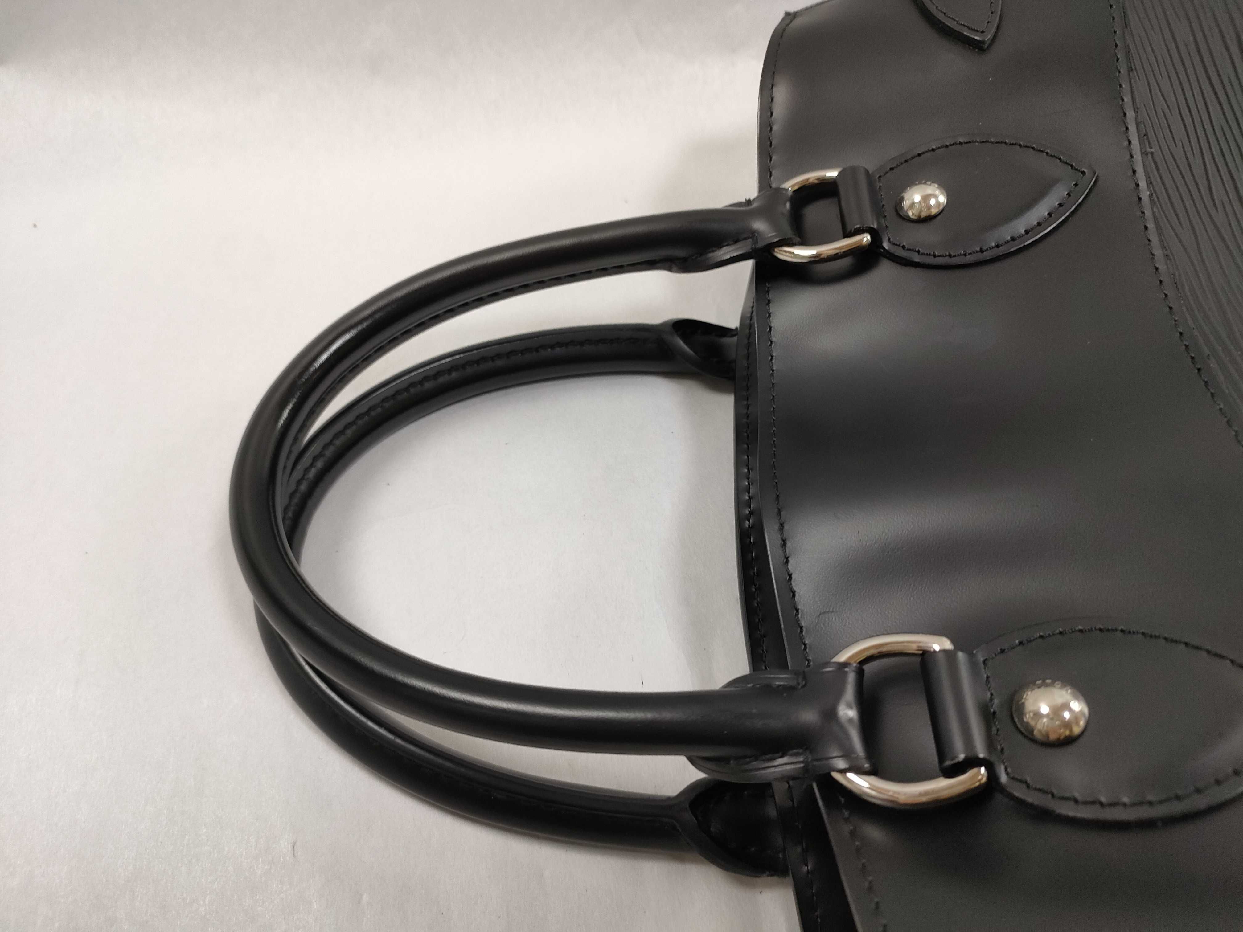 Epi Louis Vuitton Epi Passy PM M59262 Handbag — view 3